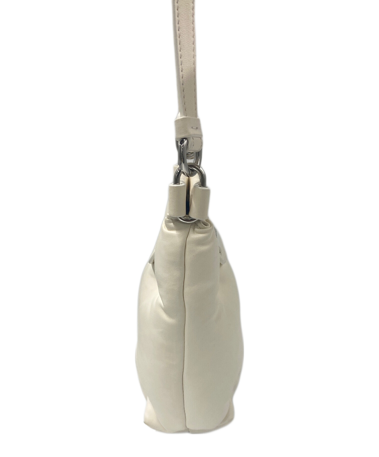 Maison Margiela メゾンマルジェラ ショルダーバッグ - 白 【古着】【中古】 Maison Margiela メゾンマルジェラ ショルダーバッグ 白 【古着