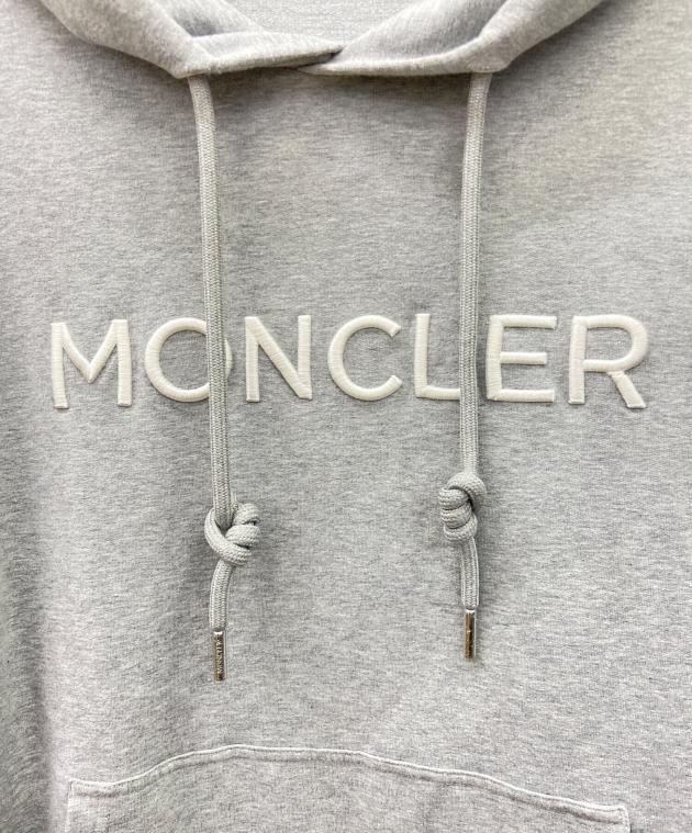【未使用に近い】MONCLER フーディー グレー×ホワイト ロゴパッチ 美品 中古・古着通販】MONCLER (モンクレール) ロゴプルオーバーパーカー