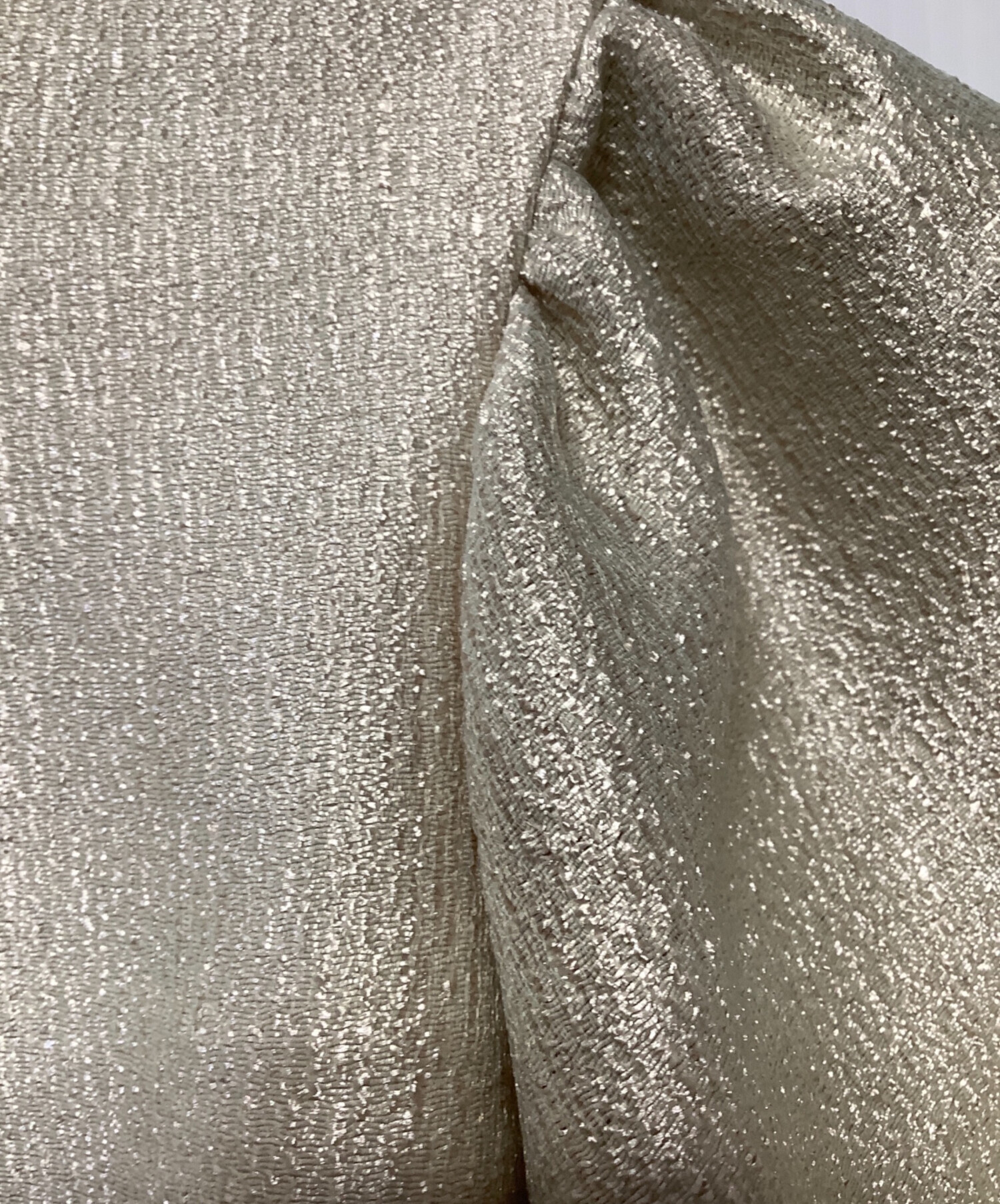 未使用級 yori ヨリ シャイニーパフブラウス ベージュ 38 長袖 2023 未使用級 yori ヨリ シャイニーパフブラウス ベージュ 38 長袖 2023