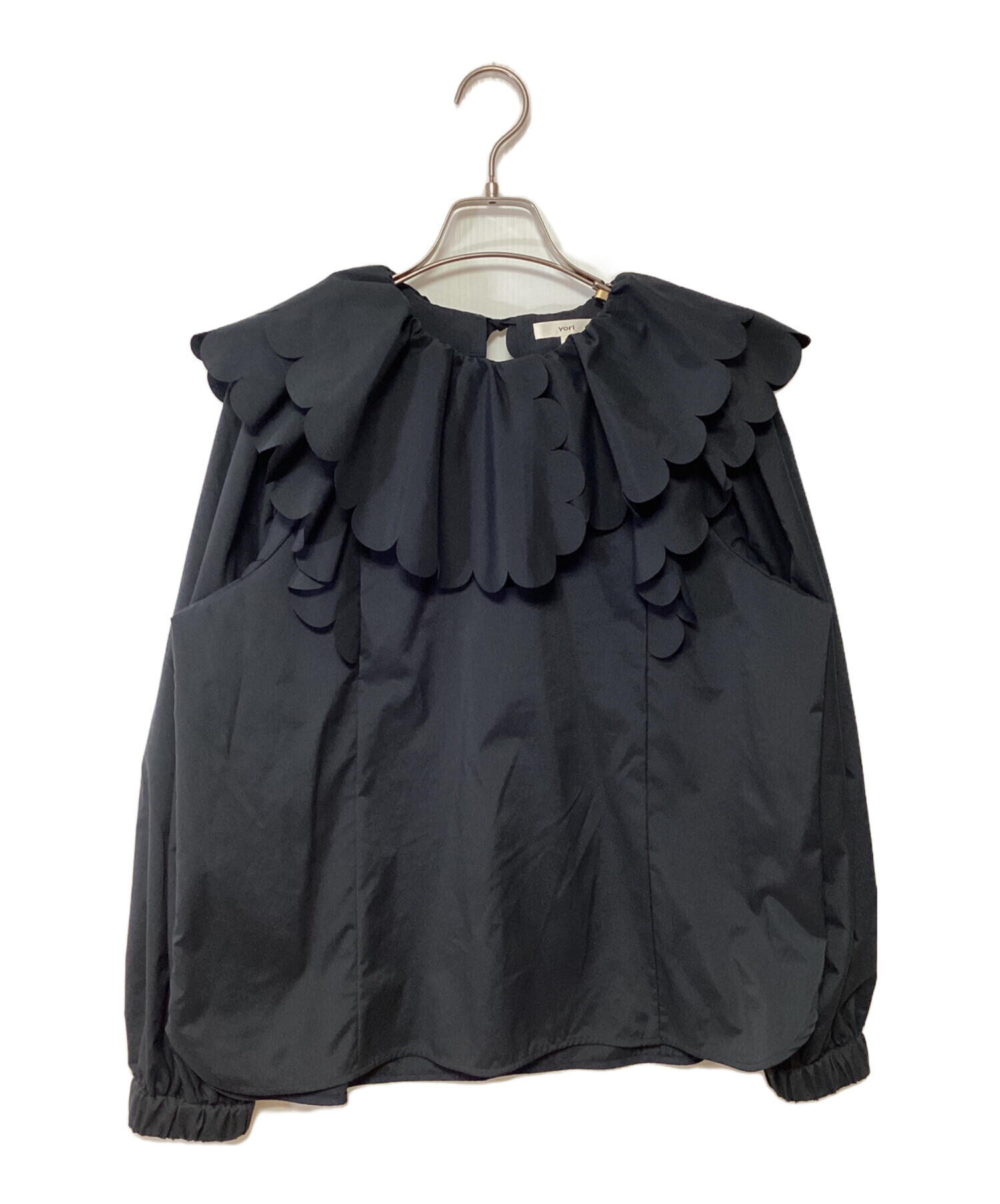 中古・古着通販】YORI (ヨリ) たっぷりスカラップブラウス ブラック