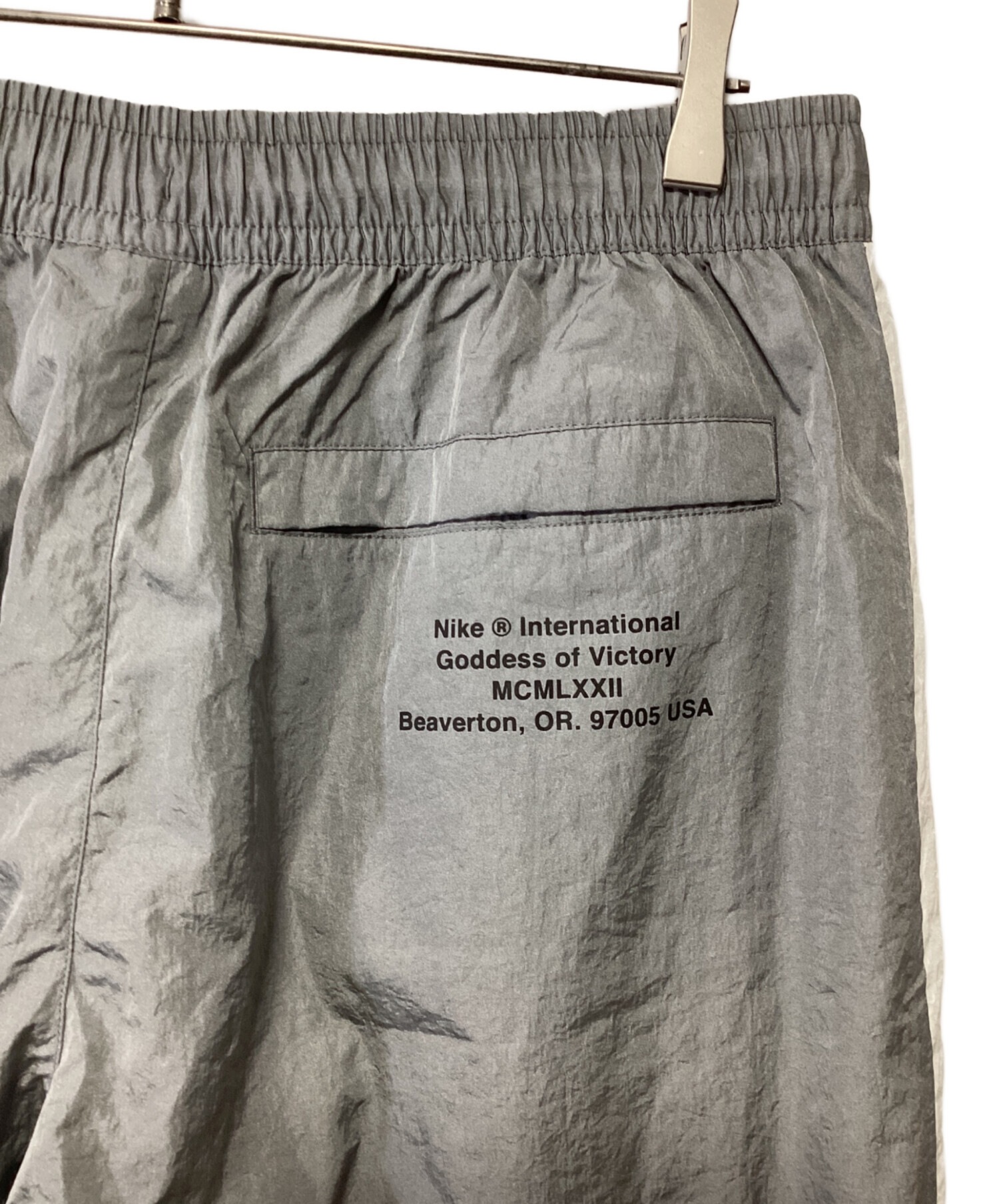 中古・古着通販】NIKE (ナイキ) ナイロンパンツ グレー×ホワイト