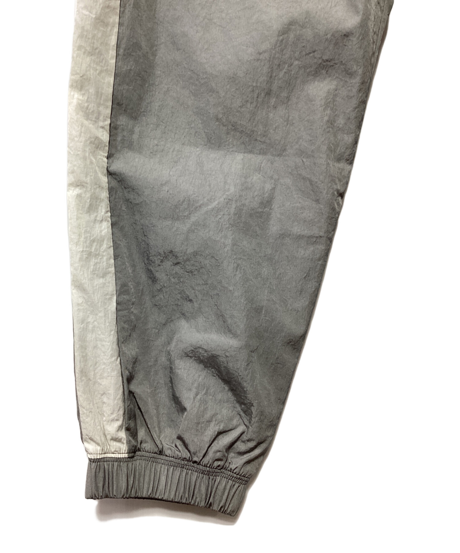中古・古着通販】NIKE (ナイキ) ナイロンパンツ グレー×ホワイト