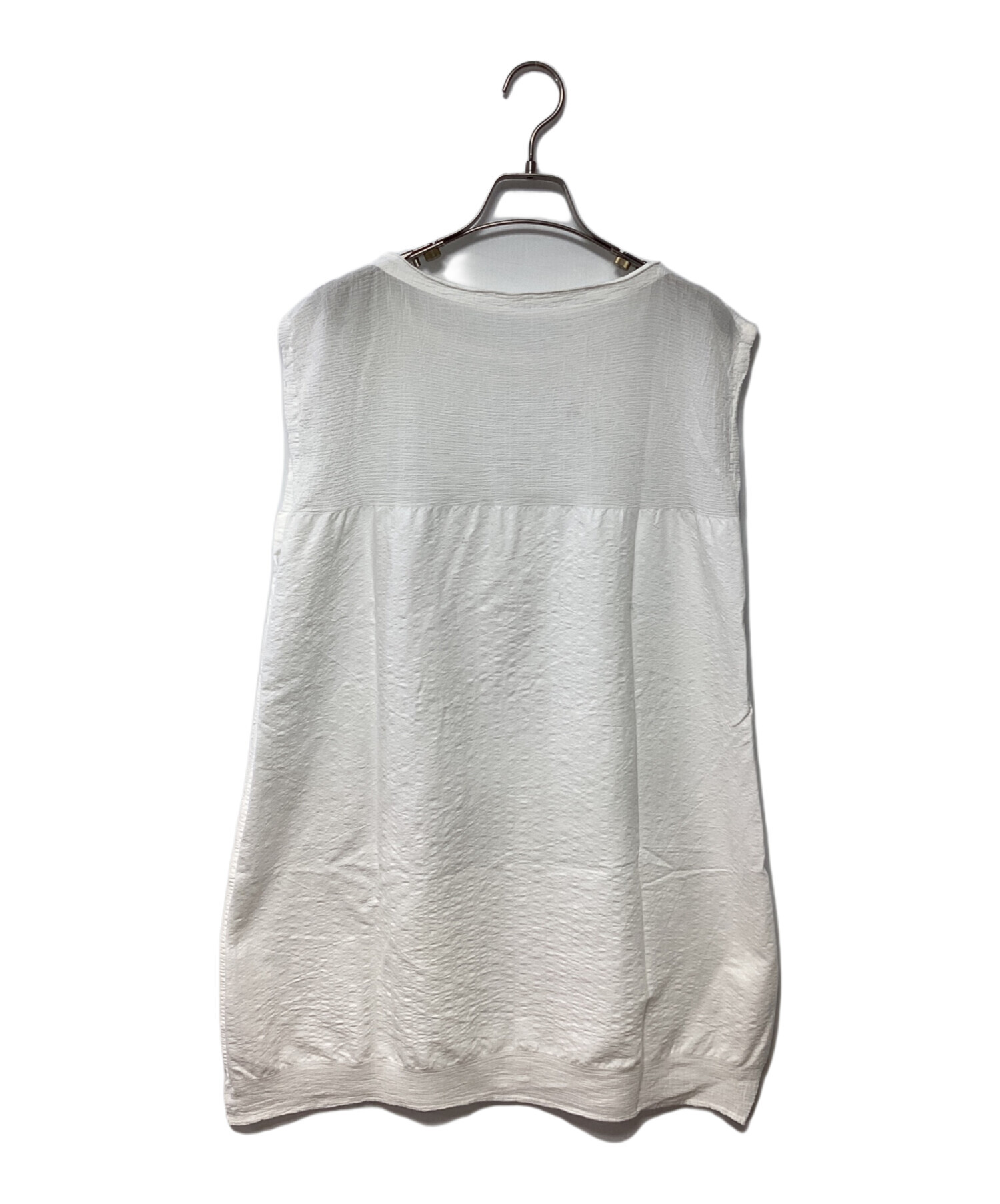 ミーバイイッセイミヤケ　ノースリーブ　カットソー　ホワイト 中古・古着通販】ISSEY MIYAKE me (イッセイ ミヤケ ミー