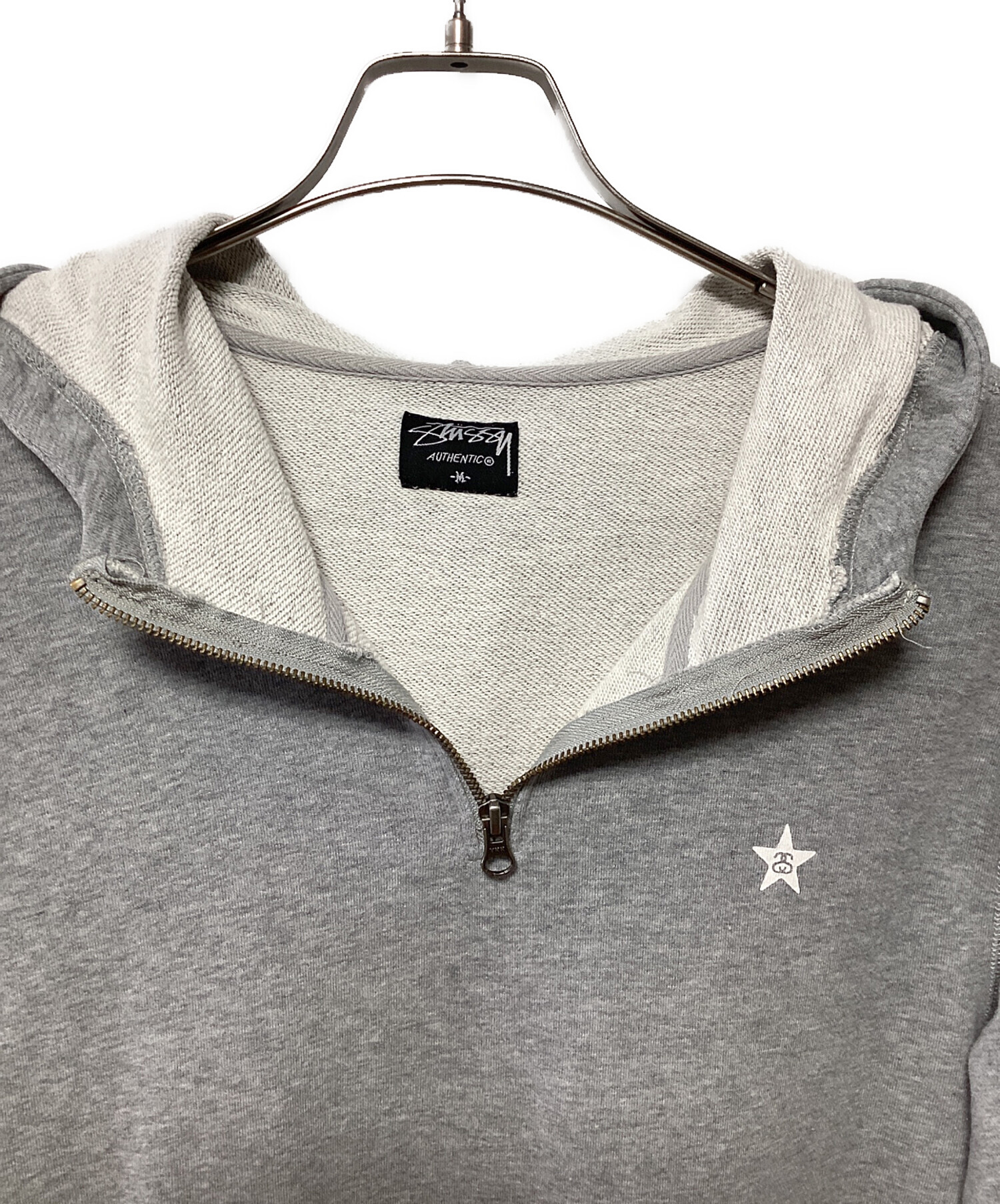 Stussy グレー フルジップパーカー Mサイズ 値下げ不可 中古・古着通販】stussy (ステューシー) ベーシックロゴプリントジップ