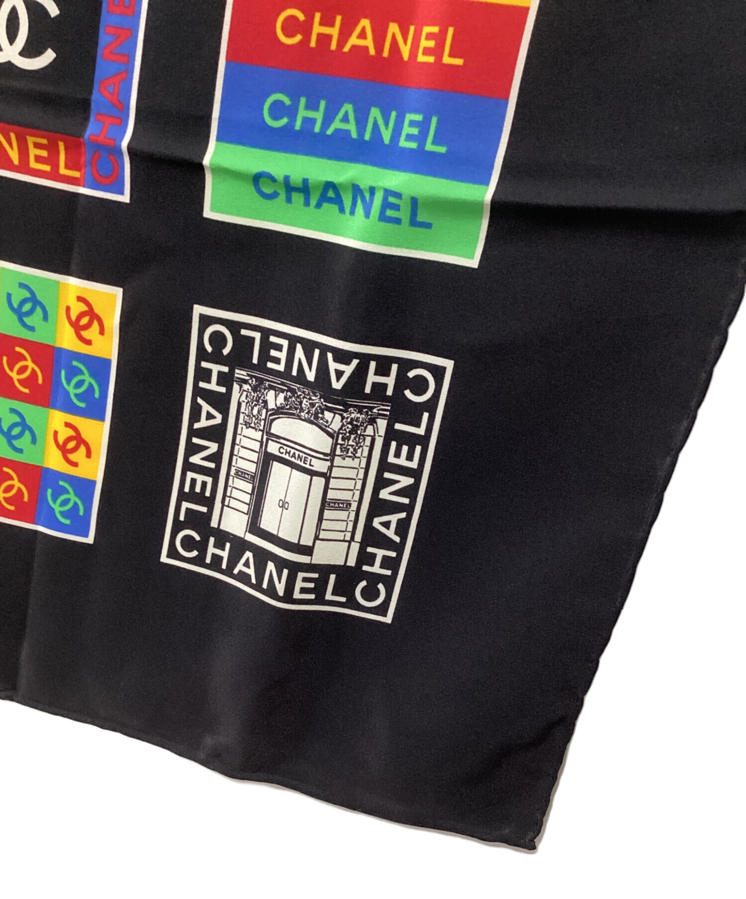 CHANEL ヴィンテージ　超大判(約130〜138cm)シルクスカーフ 中古・古着通販】CHANEL (シャネル) 大判シルクスカーフ ブラック