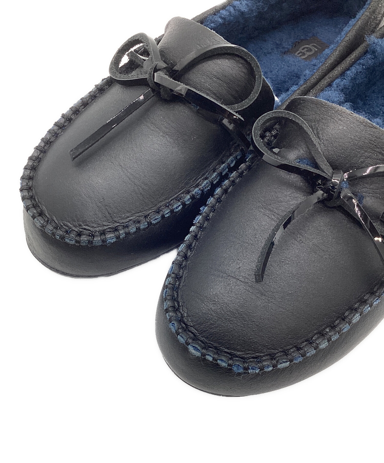 UGG ネイビー モカシン 28cm 中古・古着通販】UGG (アグ) モカシンシューズ ブラック×ネイビー