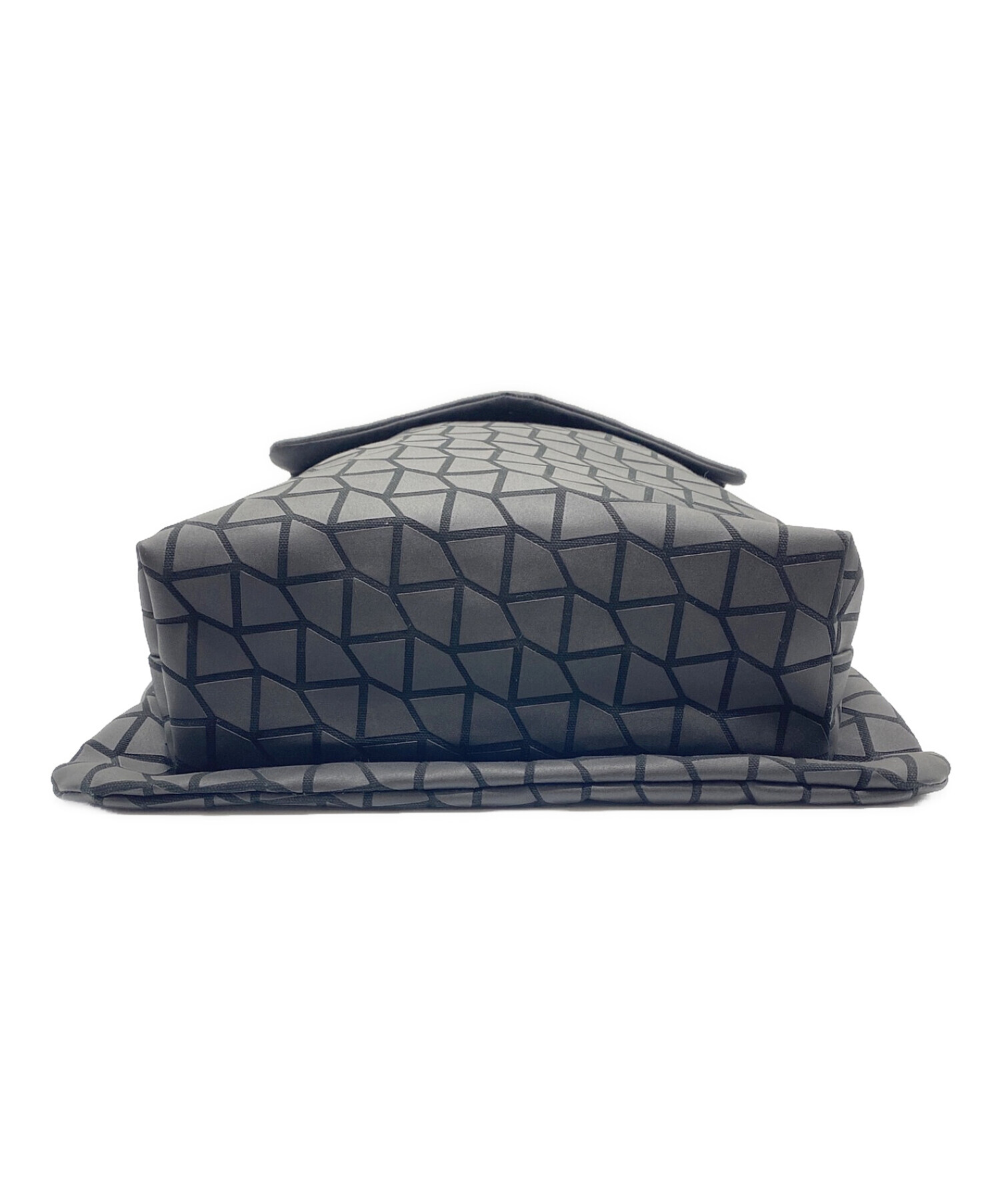 【chi.wata チワタ】スクエア型リュック　グレージュ GRIPS chi.wata チワタ】スクエア型リュックグレージュ GRIPS