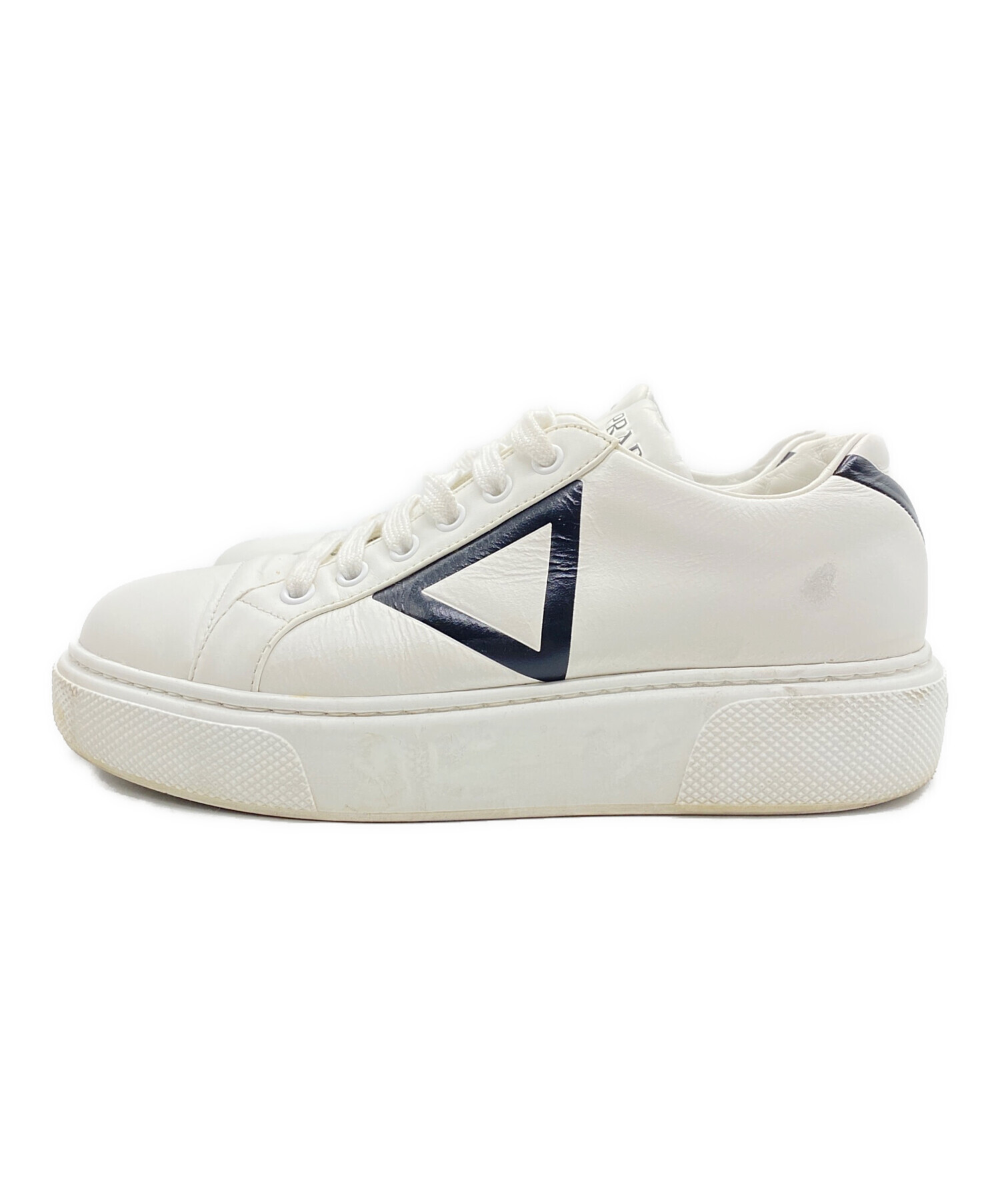 186005 PRADA プラダ PARDA ローカットスニーカー 牛革 24.5 ホワイト レディース [0000000000683] 中古・古着通販】PRADA (プラダ) ローカットスニーカー ホワイト