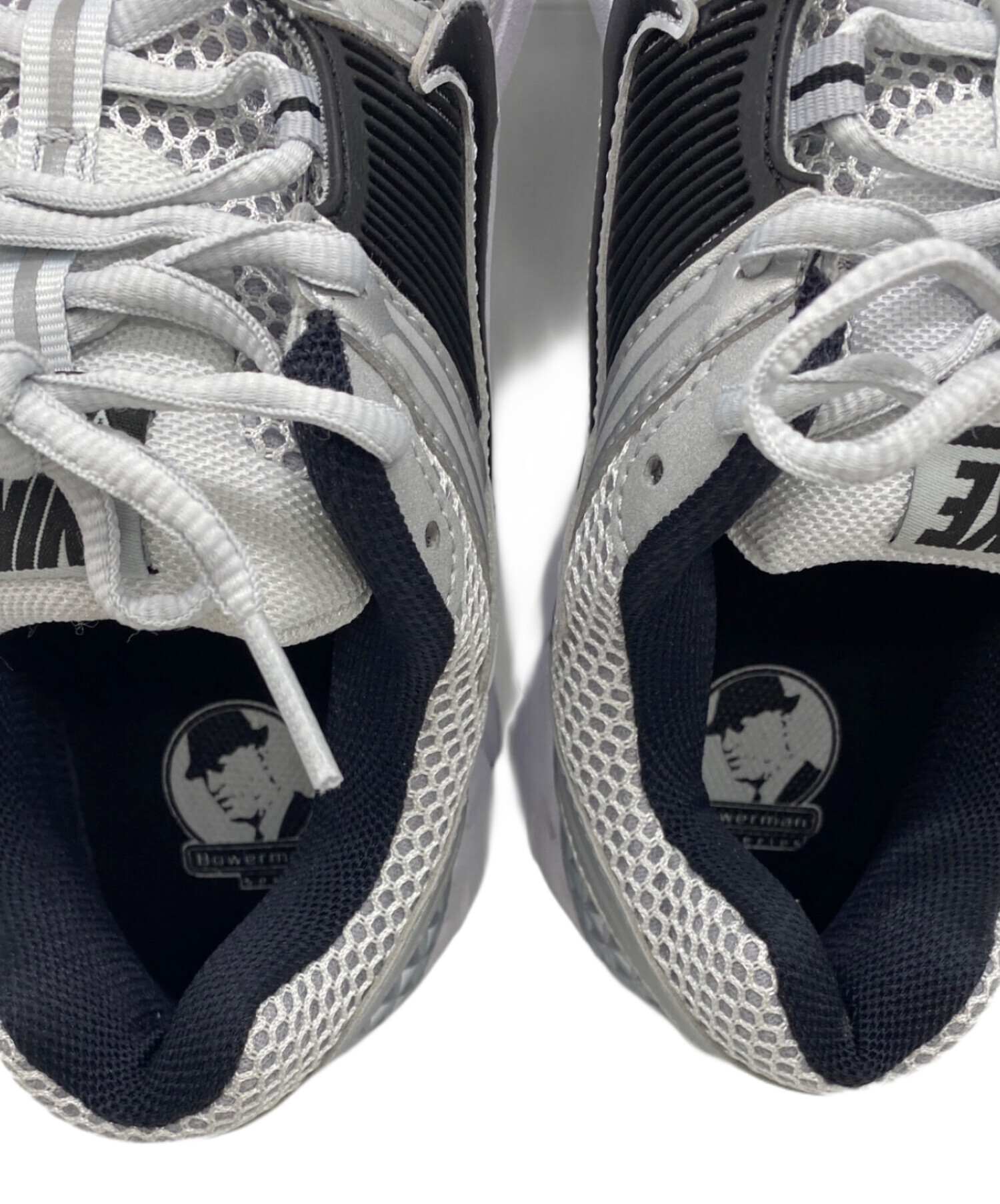 中古・古着通販】NIKE (ナイキ) スニーカー シルバー×ブラック サイズ 