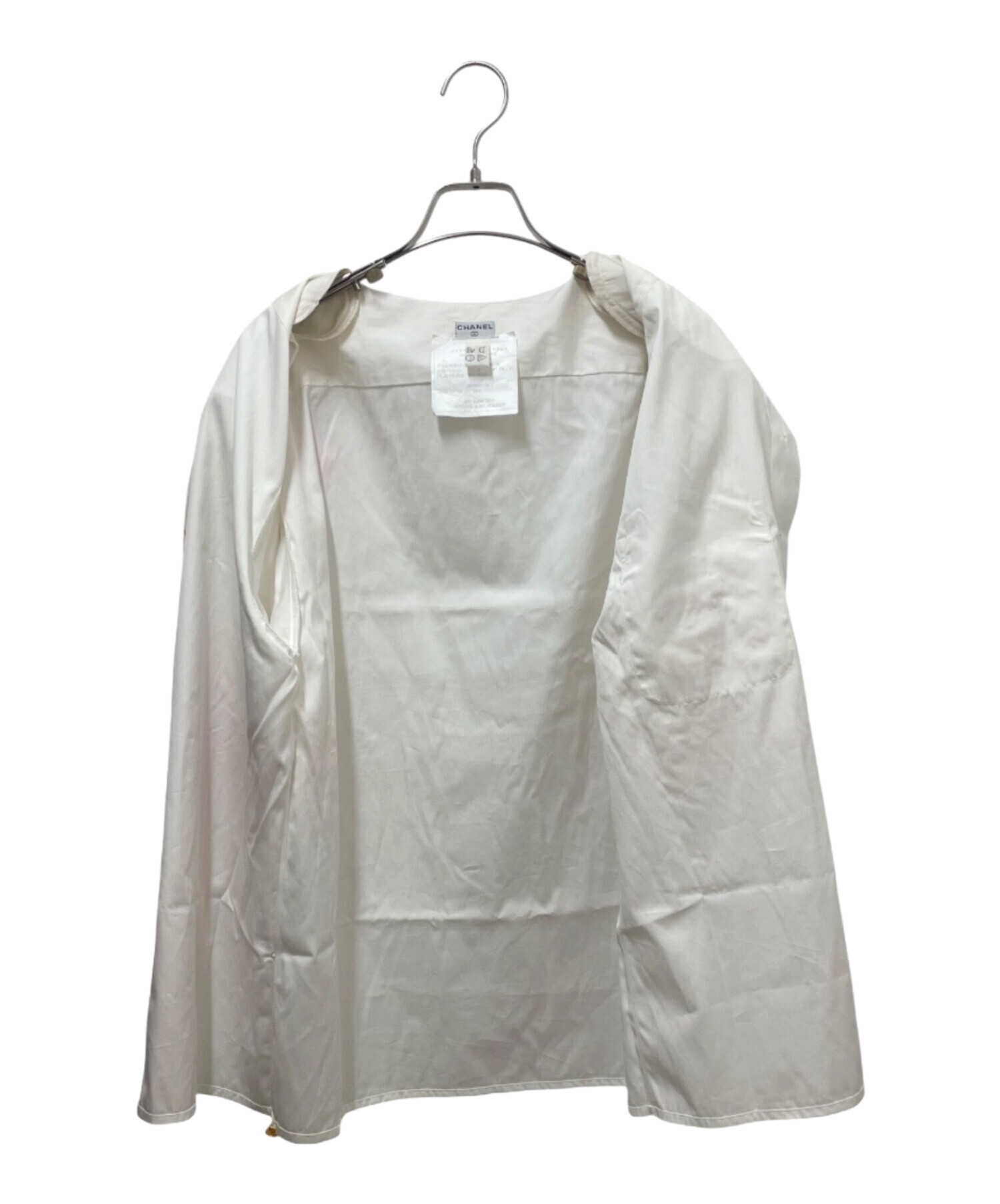 シャネル ココマーク ストライプ ノースリーブ シャツ P63155V48713 レディース ホワイト グレー CHANEL 【中古】 【アパレル・小物】 中古・古着通販】CHANEL (シャネル) ココマーク ストライプ シャツ