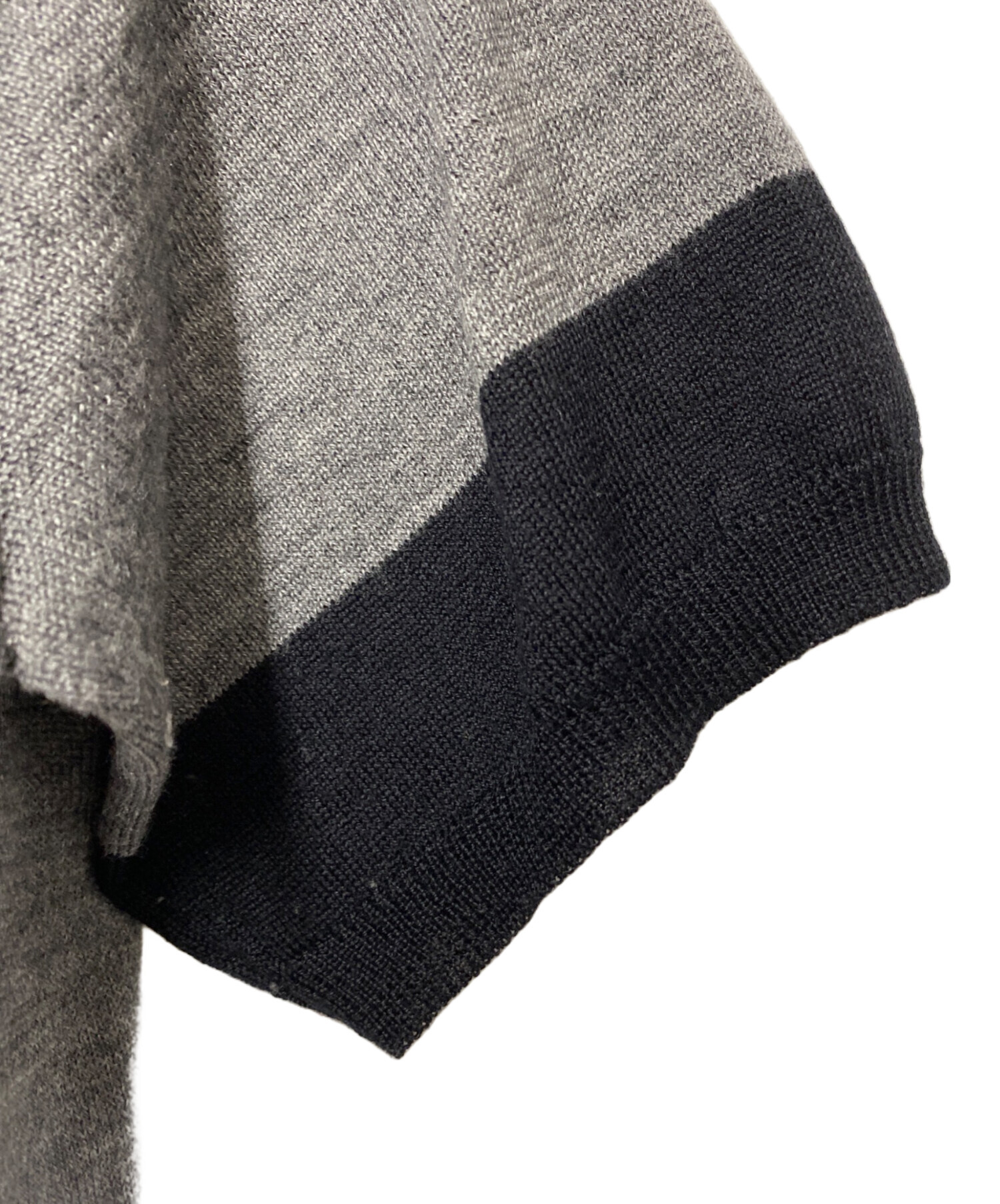 PRADA グレー ニットポロシャツ 半袖 中古・古着通販】PRADA (プラダ) 半袖ニット グレー×ブラック サイズ