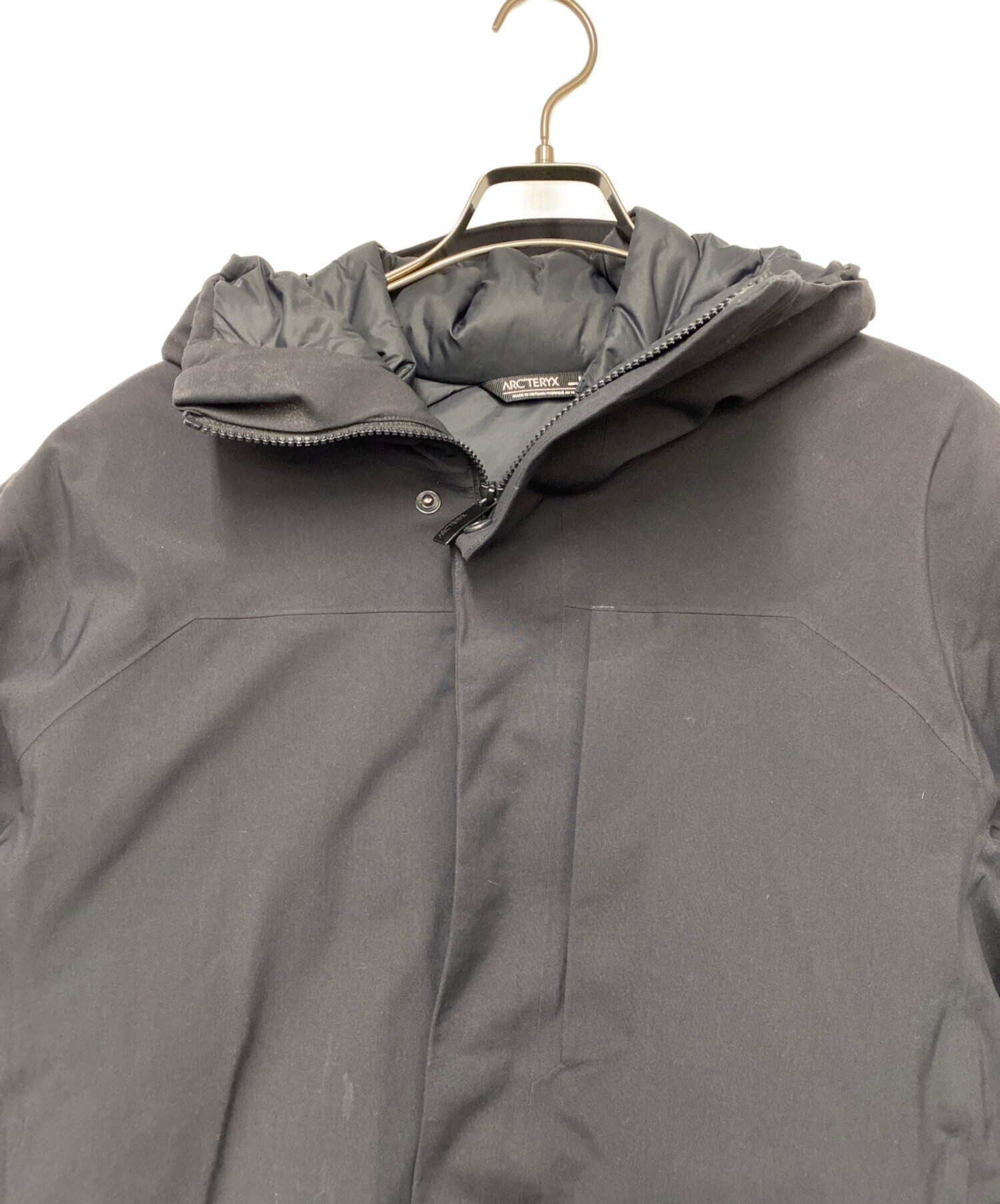 ARC'TERYX フード付きダウンジャケット グレー 中古・古着通販】ARC'TERYX (アークテリクス) ARC'TERYX ダウン