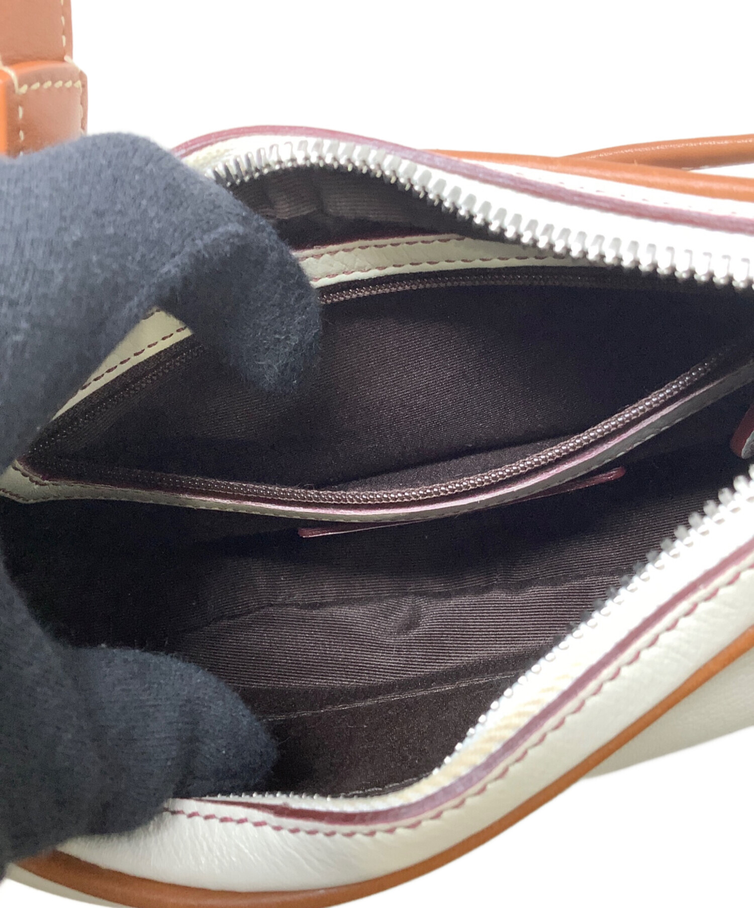 【美品】COACH アクセサリーポーチ ハンドバッグ　フック ゴールド コーチ シグネチャー ハンドバッグ アクセサリーポーチ 1523 - メルカリ