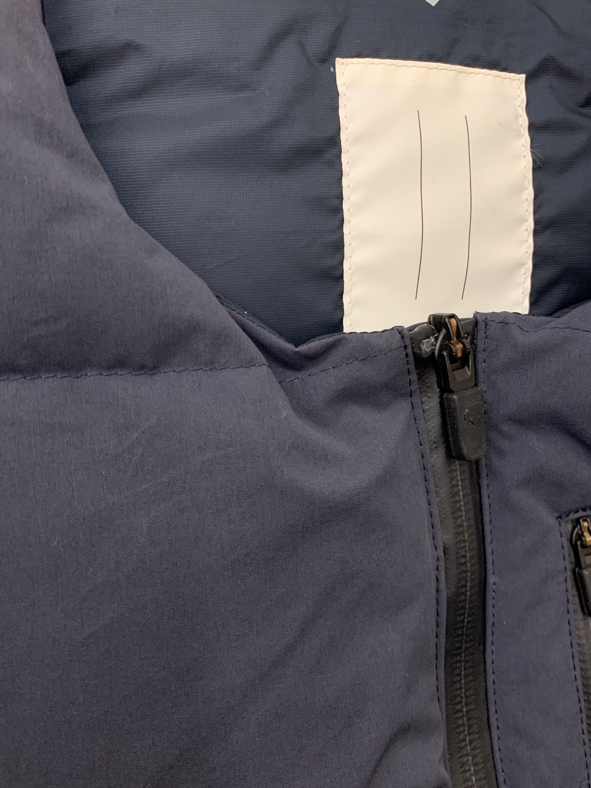 デサント ダウンベスト M 新品未使用 タグ取れ…お値下げ不可‼️ 楽天