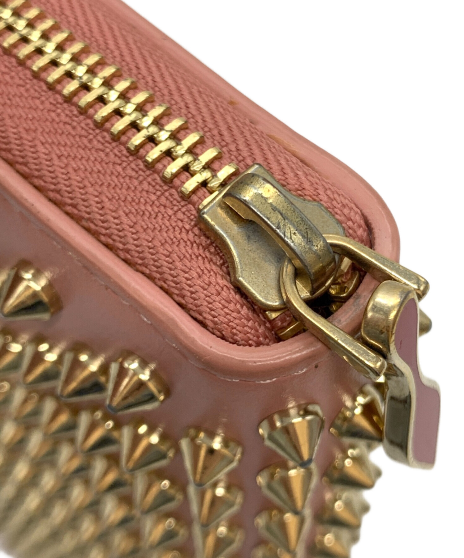 未使用保管品　Christian Louboutin ピンクポーチ スタッズ付き 未使用保管品 Christian Louboutin ピンクポーチ スタッズ付き - メルカリ