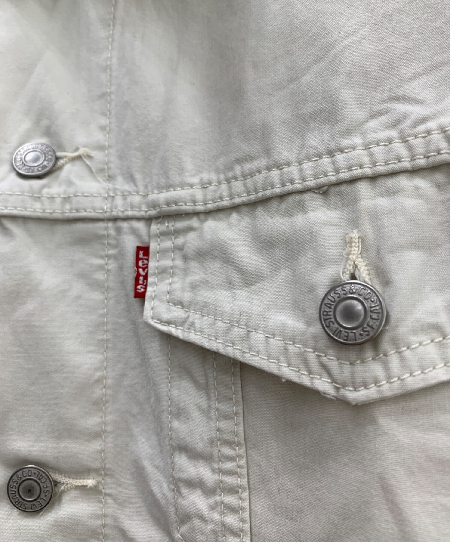 中古・古着通販】LEVI'S (リーバイス) トラッカージャケット ホワイト 中古・古着通販】LEVI'S (リーバイス) トラッカージャケット ホワイト