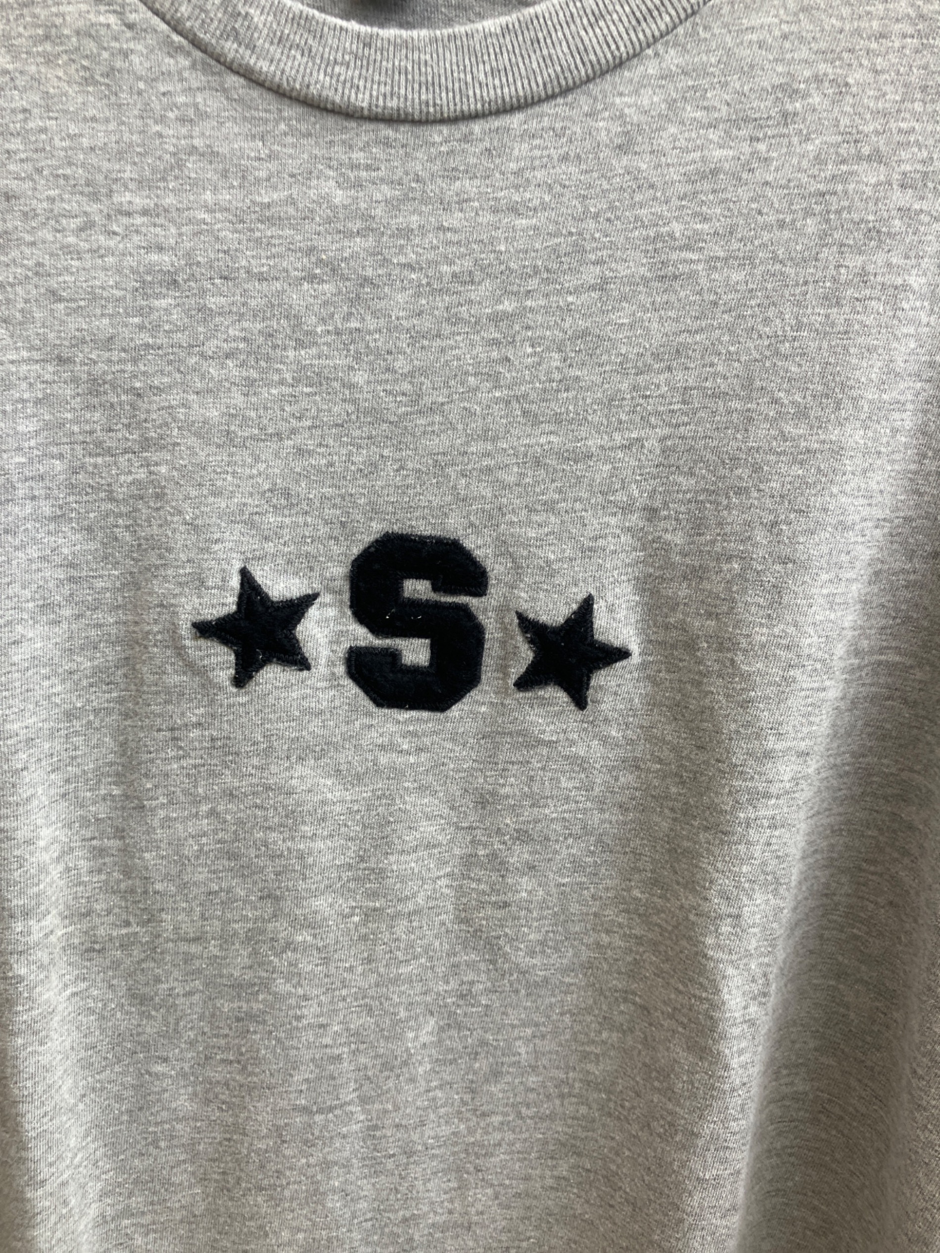 中古・古着通販】stussy (ステューシー) ワンポイント刺繍Tシャツ