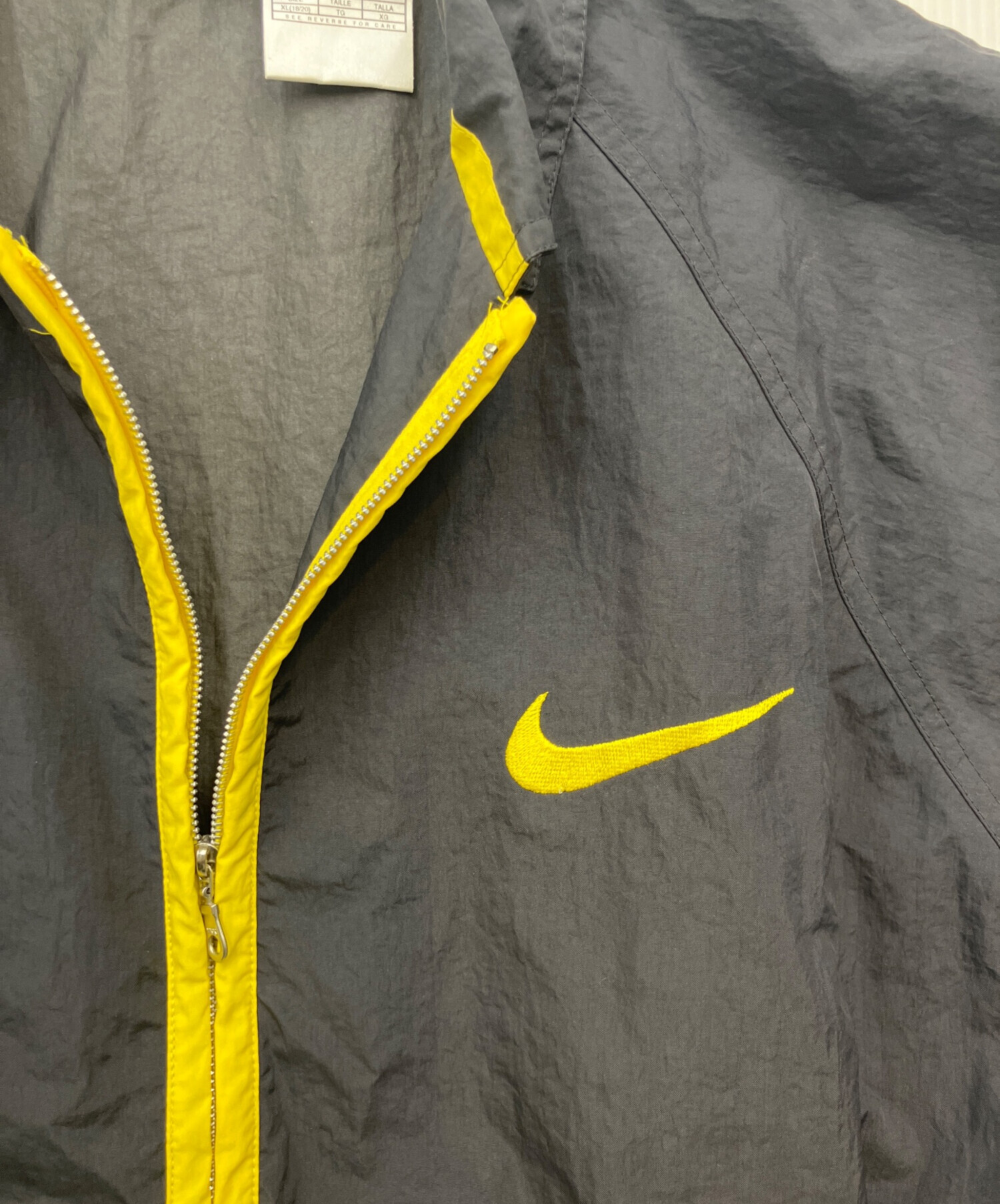 【サイズXL】ナイキ　ナイロンジャケット　イエロー 中古・古着通販】NIKE (ナイキ) ナイロンジャケット ブラック×イエロー