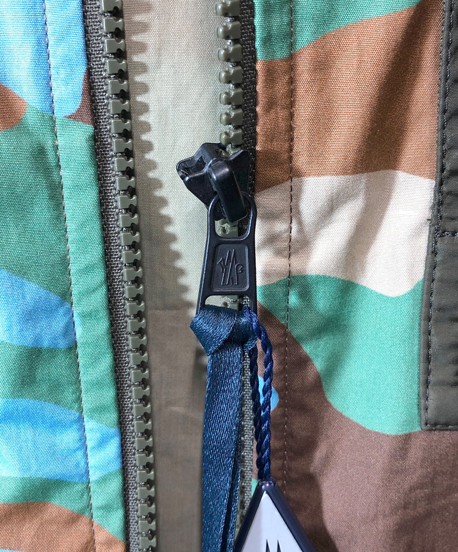 【美品】モンクレール ナイロンジャケット NATH ドット マルチカラー 美品】モンクレール ナイロンジャケット NATH ドット マルチカラー 美