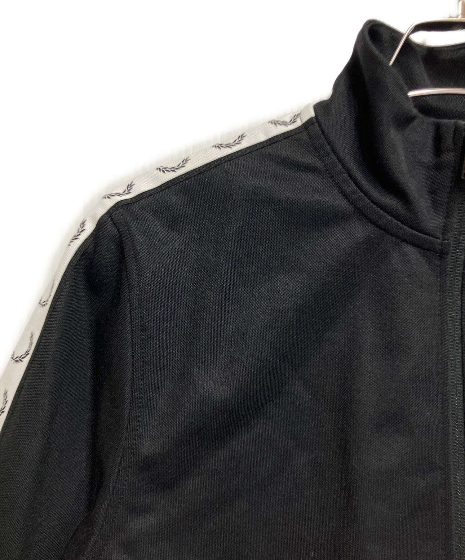 フレッドペリー トラックジャケット Mサイズ 未使用級美品 中古・古着通販】FRED PERRY (フレッドペリー) トラックジャケット
