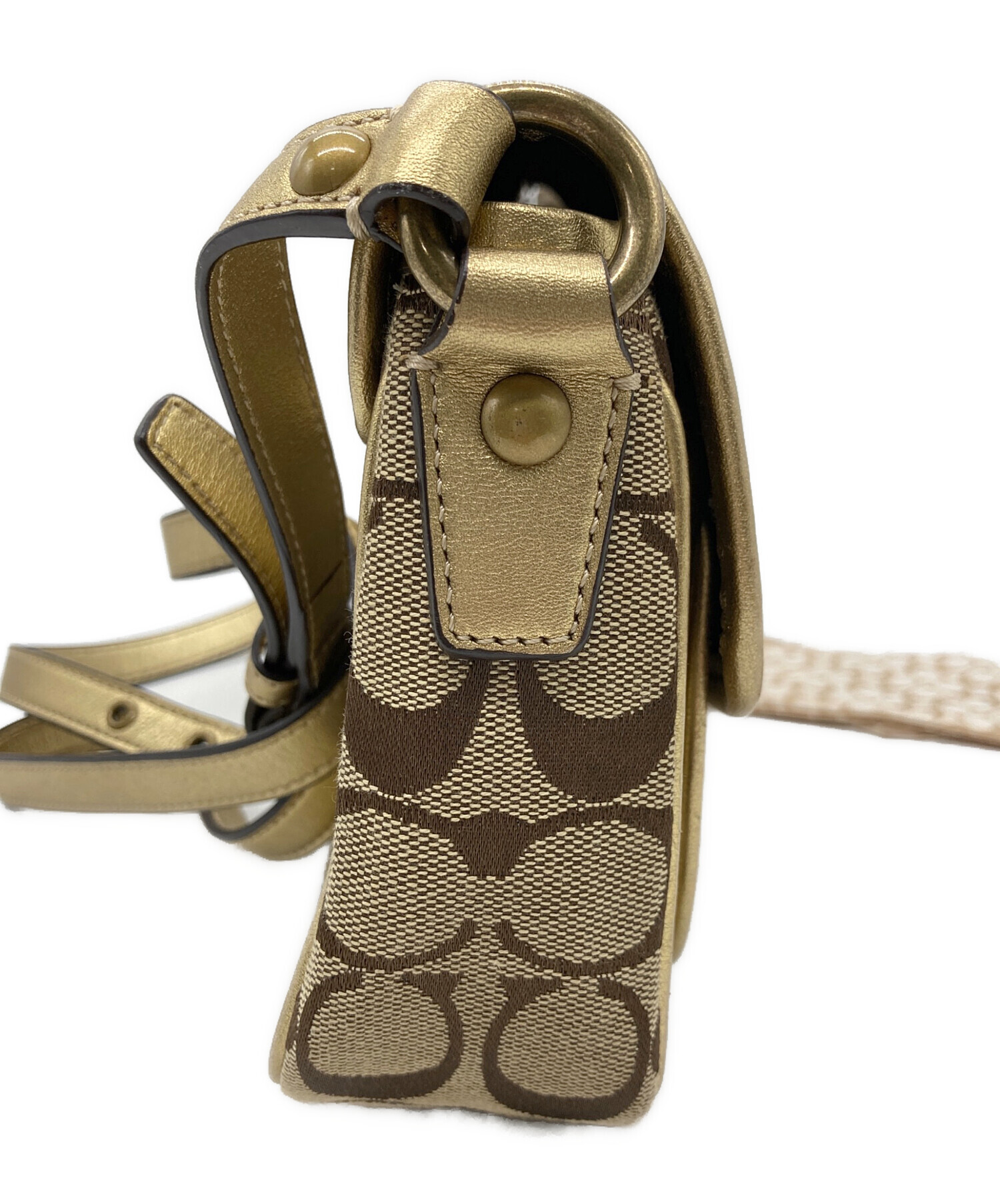 中古・古着通販】COACH (コーチ) ショルダーバッグ ベージュ×ゴールド