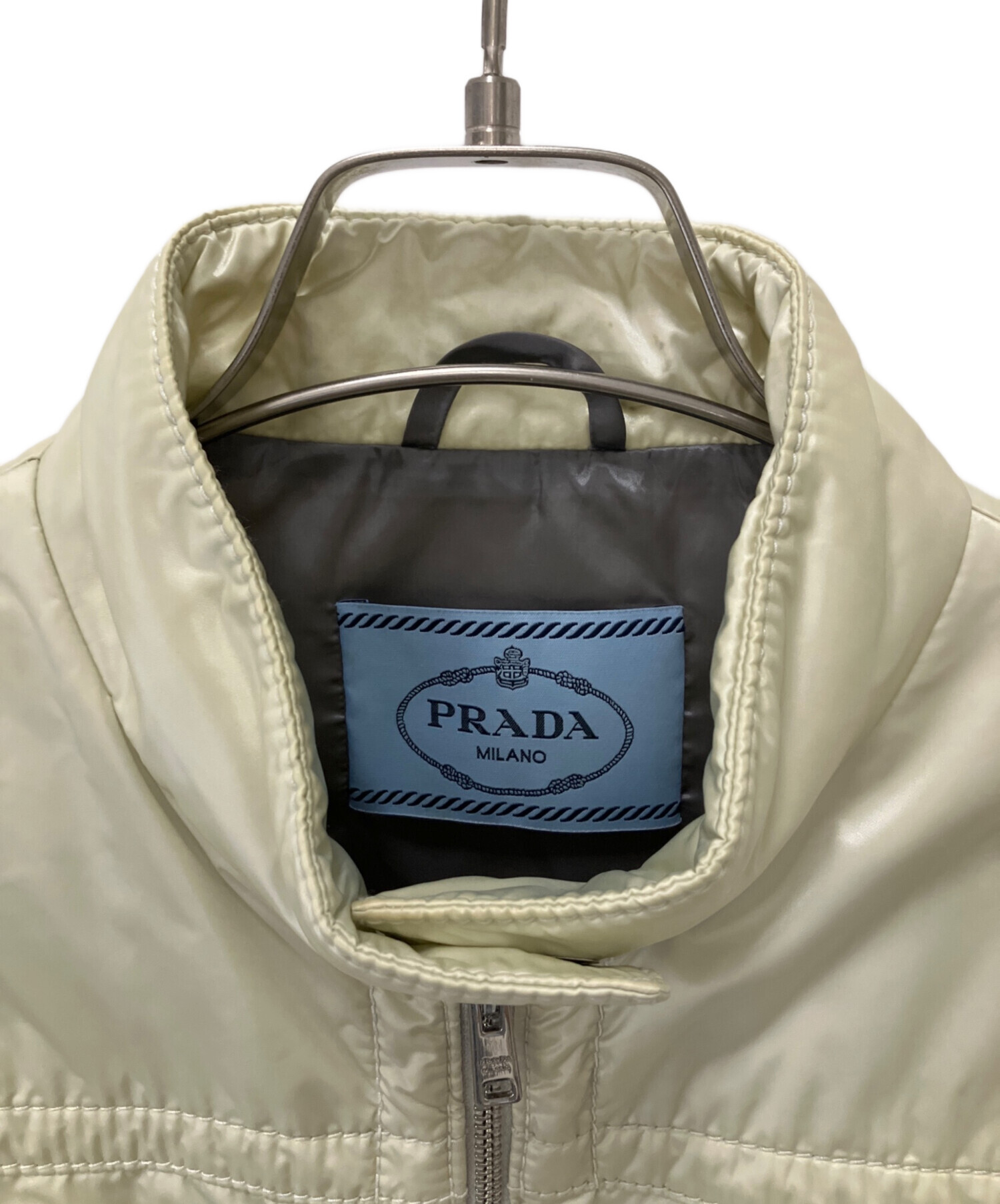 中古・古着通販】PRADA (プラダ) ロゴプレートダウンベスト ホワイト