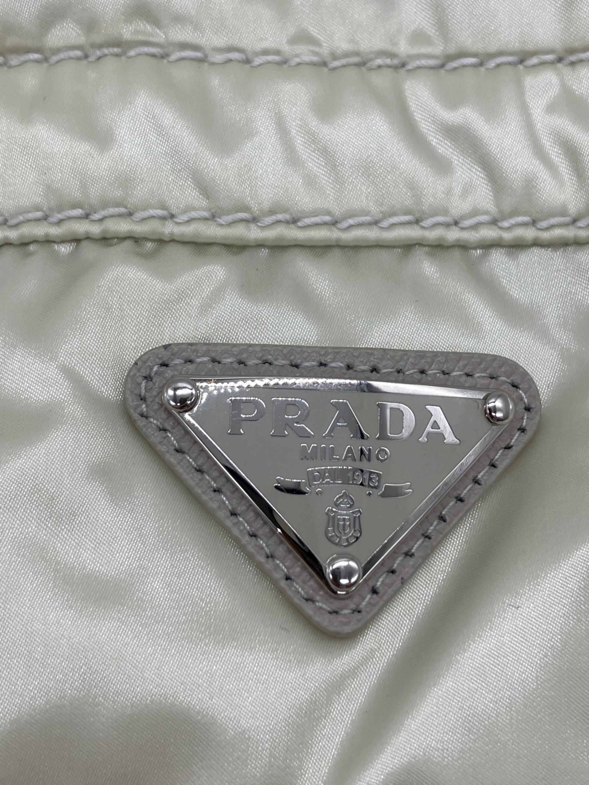 中古・古着通販】PRADA (プラダ) ロゴプレートダウンベスト ホワイト