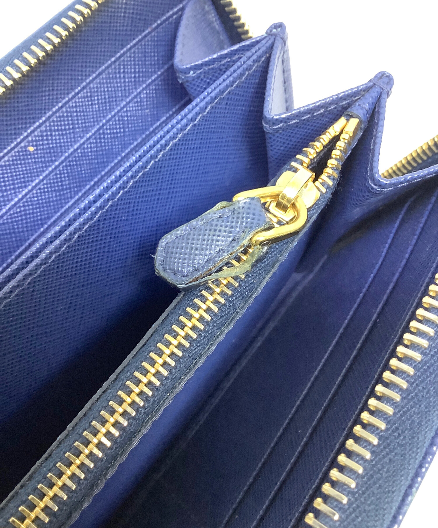 中古・古着通販】PRADA (プラダ) ラウンドファスナー財布 ブルー
