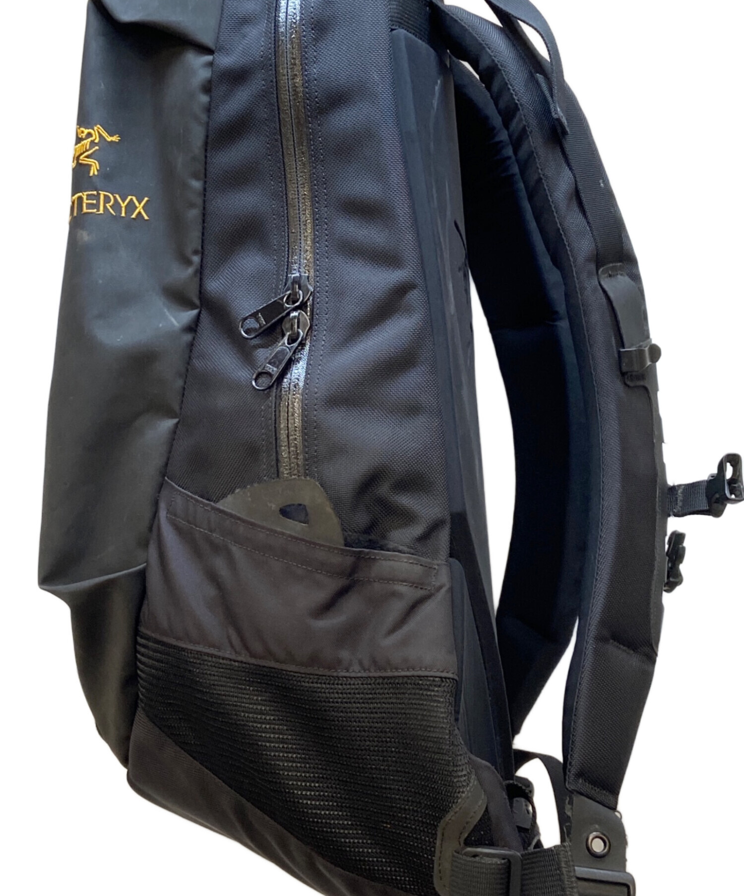 深瀬くんご本人が使用していた私物になります。 アークテリクス リュック 中古・古着通販】ARC'TERYX (アークテリクス) リュック ブラック