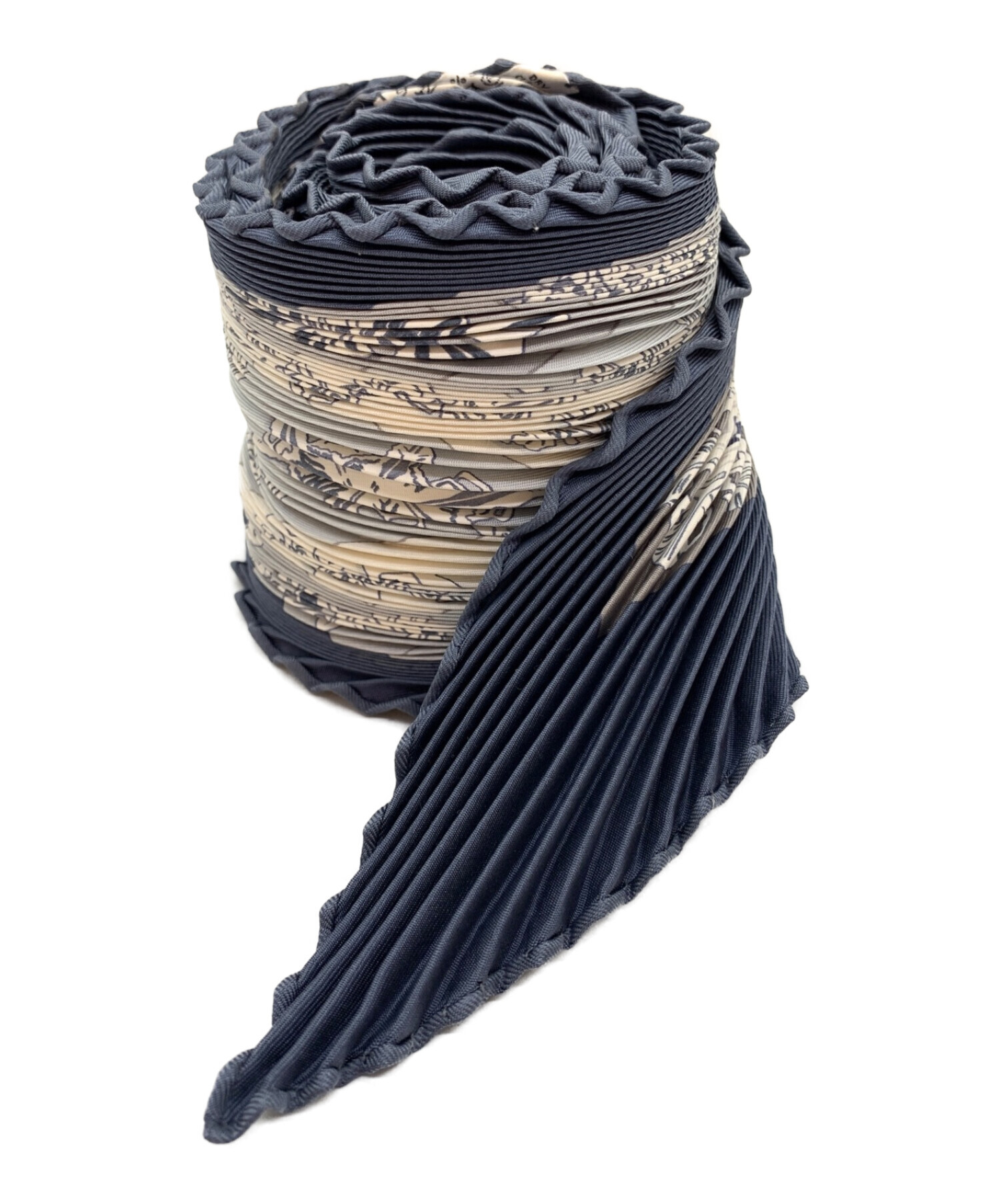 エルメスのプリーツスカーフ