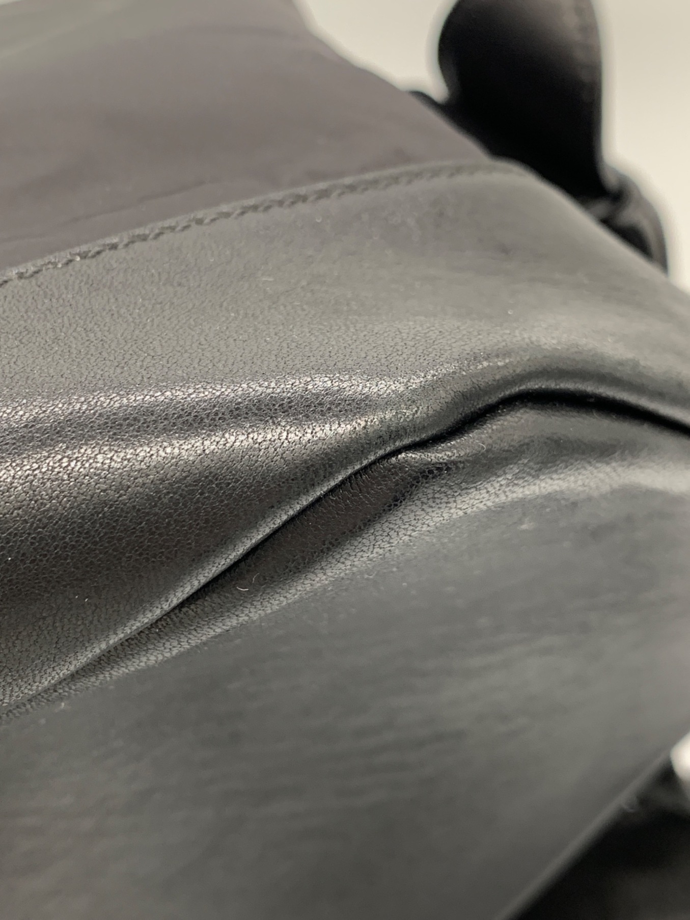 【マット】JIMMY CHOO フィッツロイレザーバック中古 15057-250923-0432_1.jpg