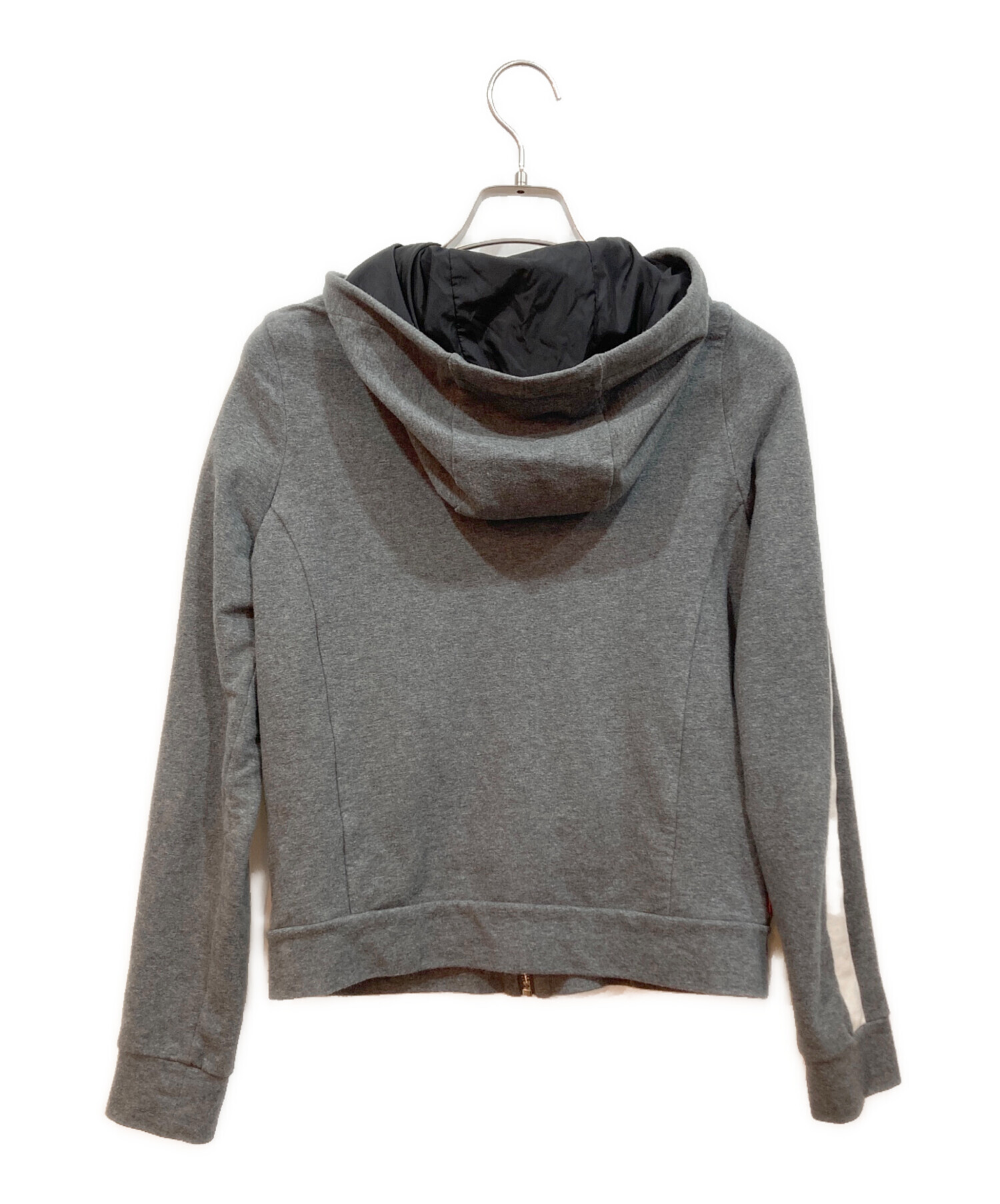 PRADA プラダ　メンズ　グレー フルジッパーパーカー Prada triangle-logo zip-up Hoodie | Grey | FARFETCH