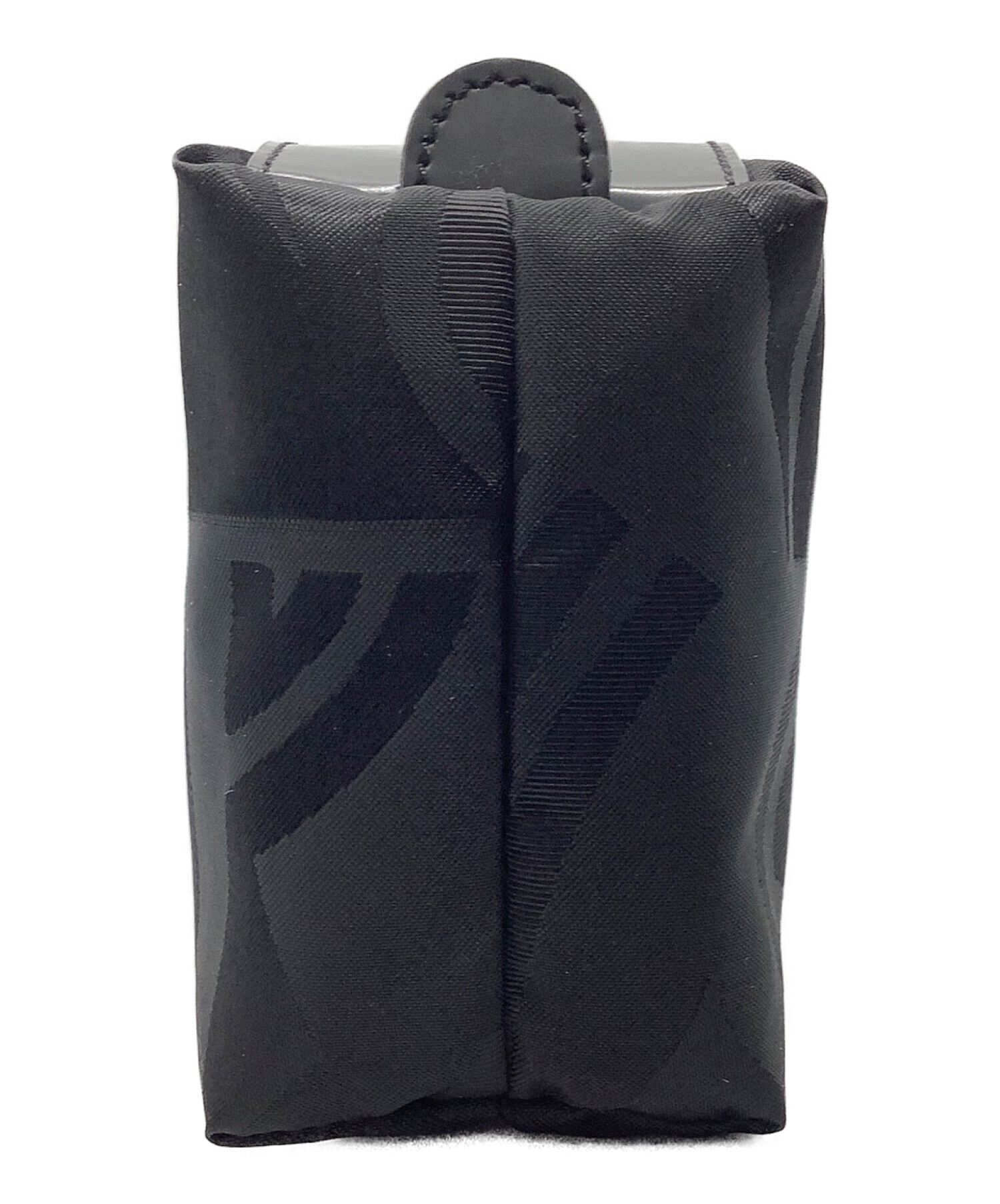 【アン アン】Ferragamo サルヴァトーレフェラガモポーチシルバー アン アン様専用】Ferragamo サルヴァトーレフェラガモポーチ