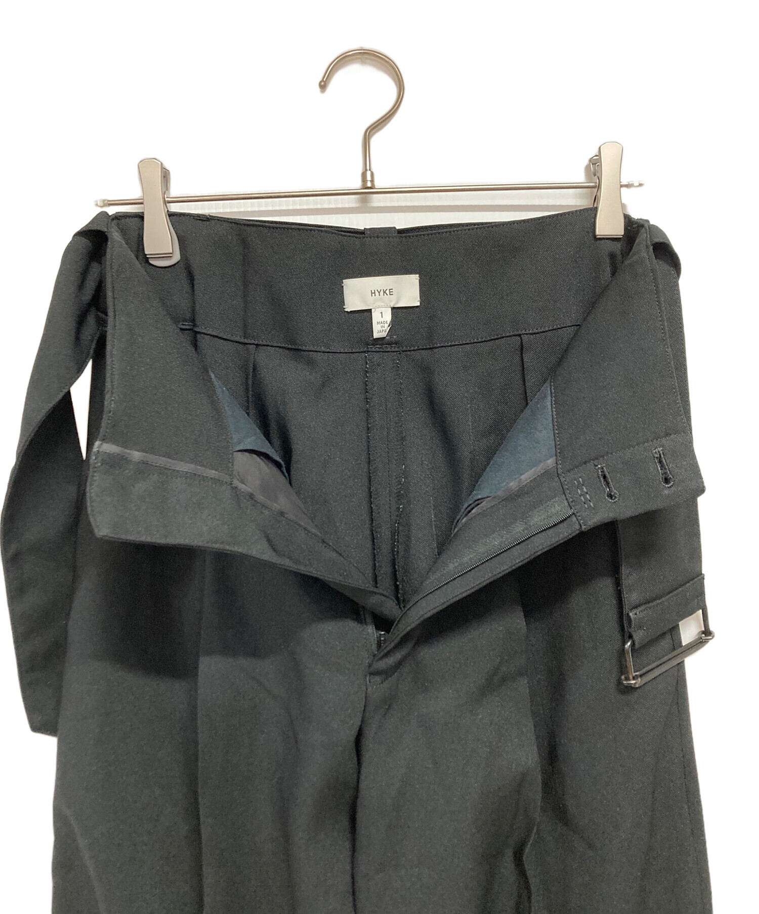 中古・古着通販】HYKE (ハイク) ベルテッドスラックスパンツ ブラック