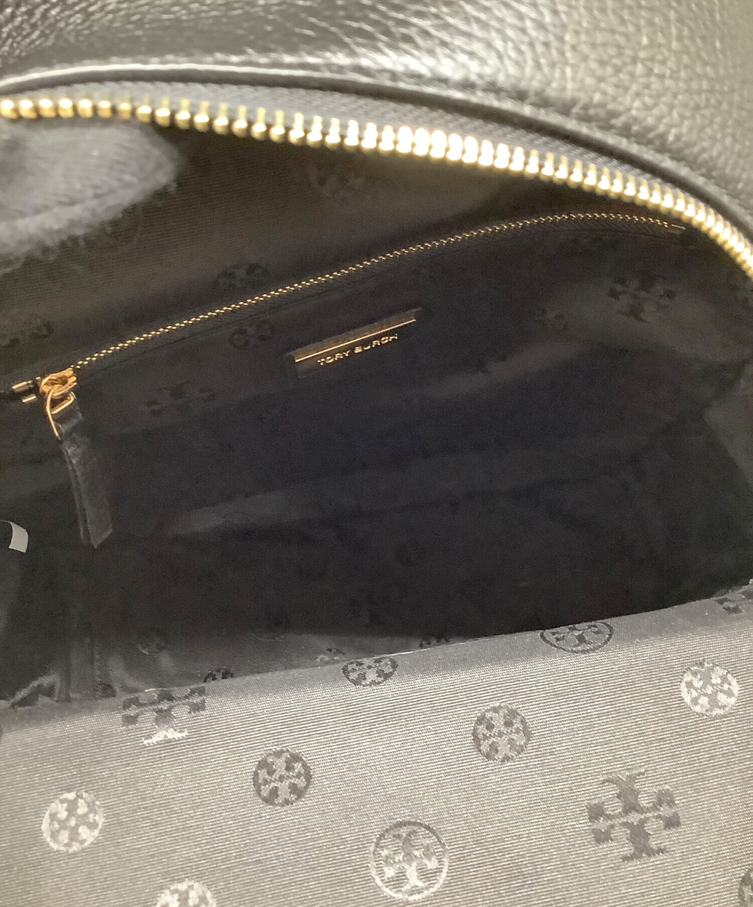 Tory Burch ブラックレザーリュック 中古・古着通販】TORY BURCH (トリーバーチ) レザーリュック