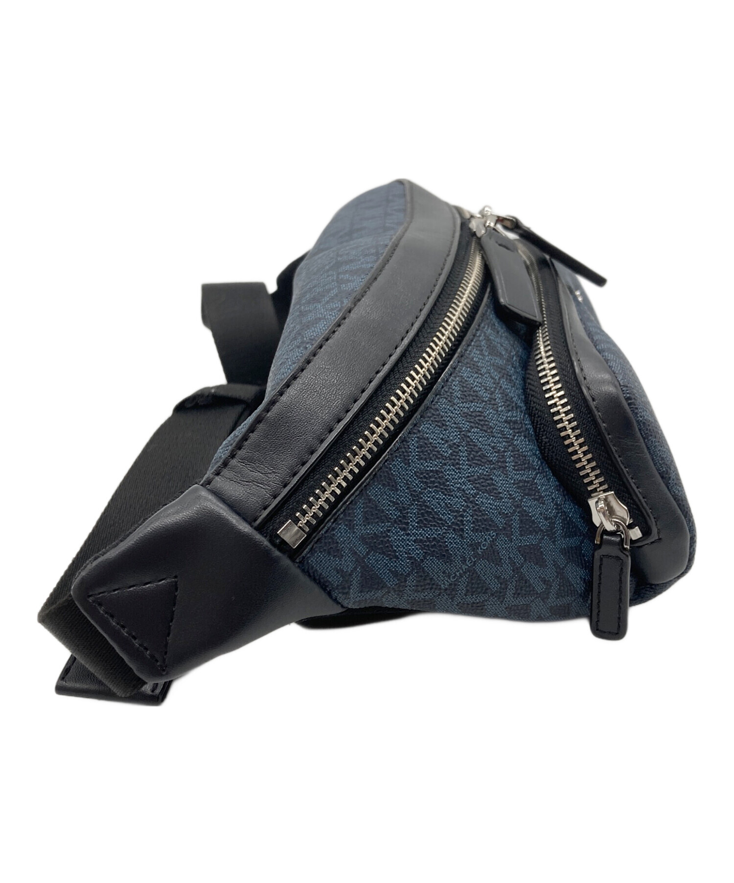 【ほぼ未使用品】MICHAEL KORS ネイビー ボディバッグ 中古・古着通販】MICHAEL KORS (マイケル・コース) ボディーバッグ