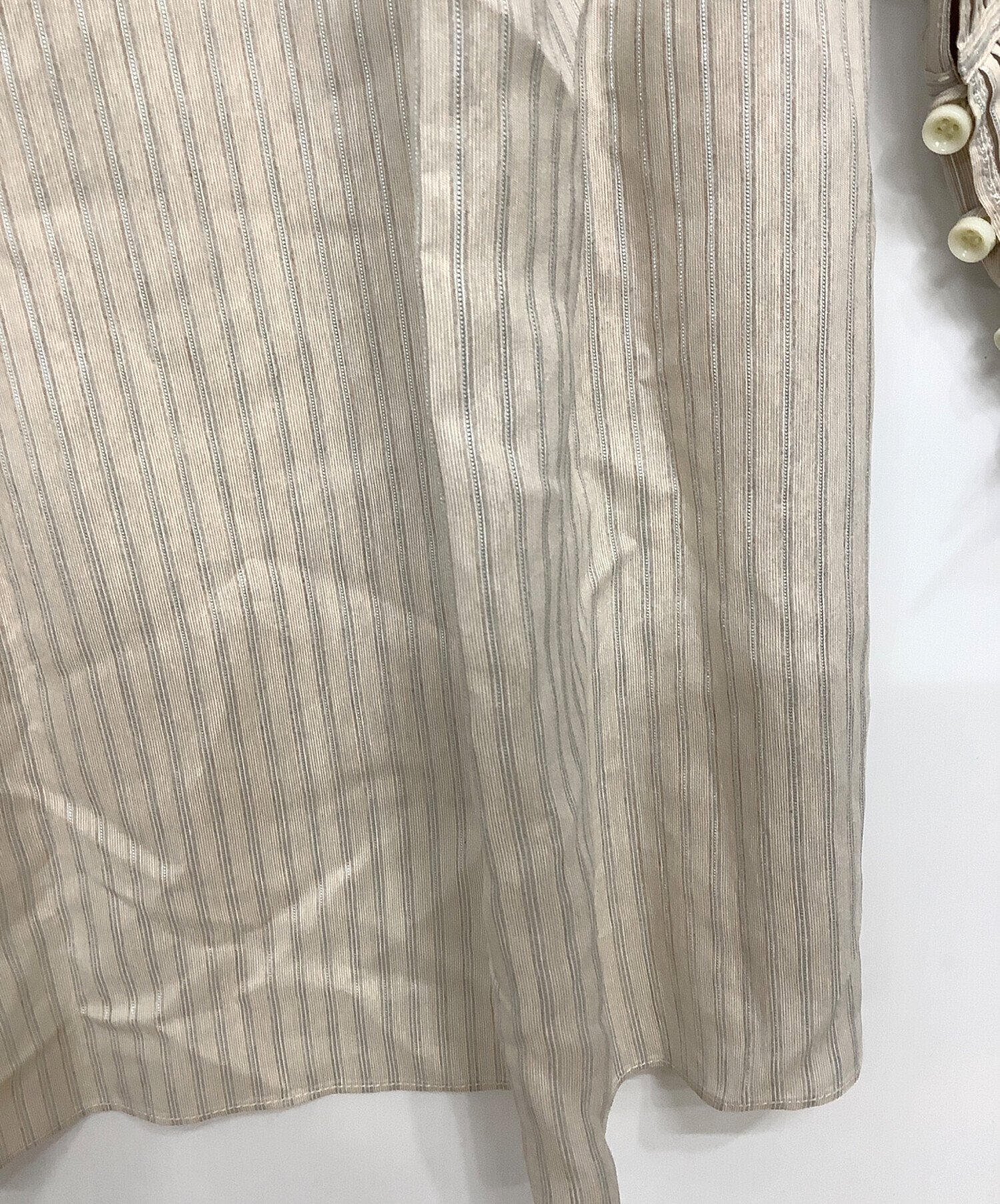 Uhr ウーア ブラウス M ベージュ 【古着】【中古】【送料無料】 中古・古着通販】Uhr (ウーア) 長袖シャツ ベージュ サイズ:Free 未
