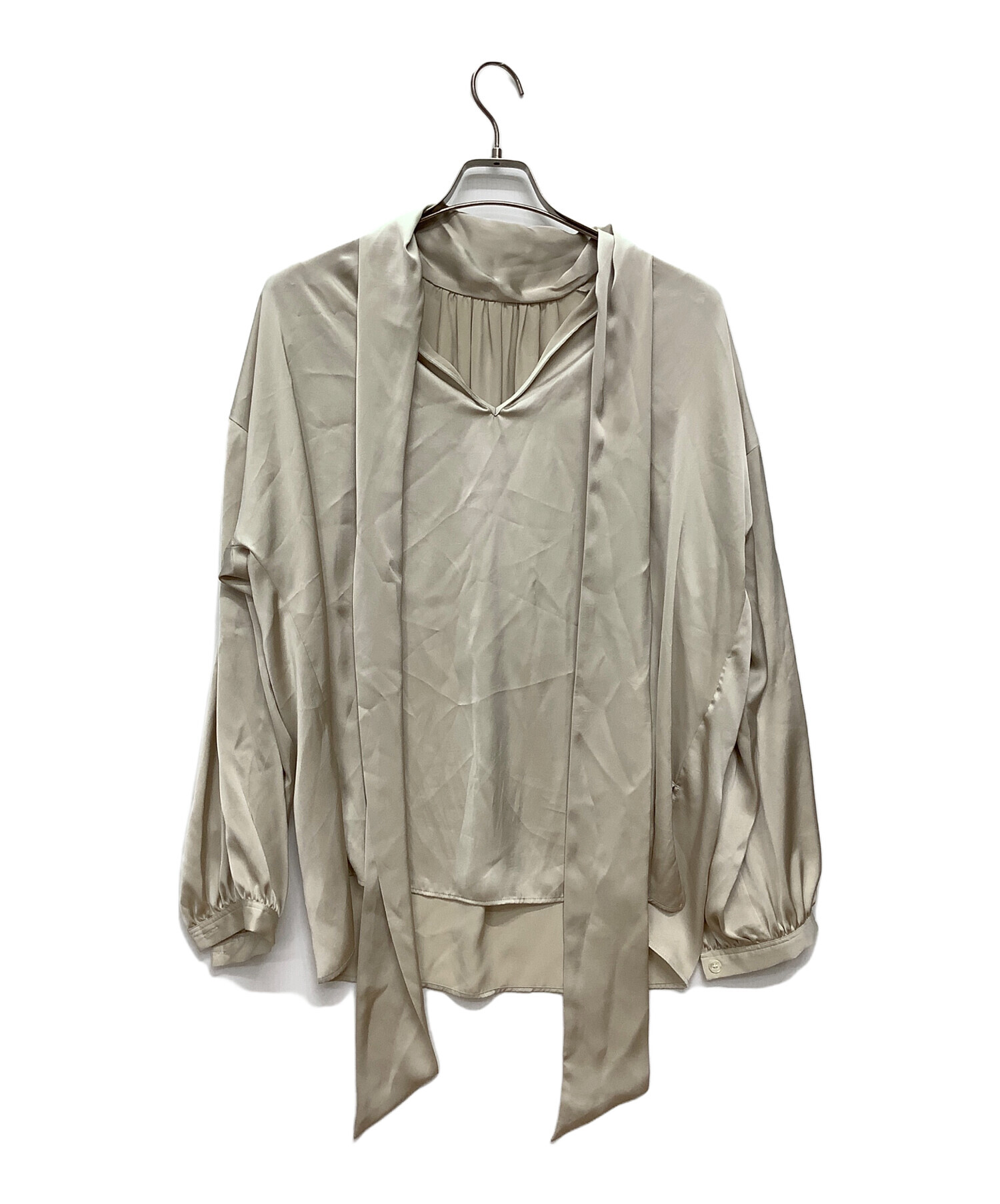 人気 ウィムガゼット サテンボウタイブラウス 長袖 洗える 23AW ゆったり Whim Gazette（ウィムガゼット）の「サテンボウタイブラウス