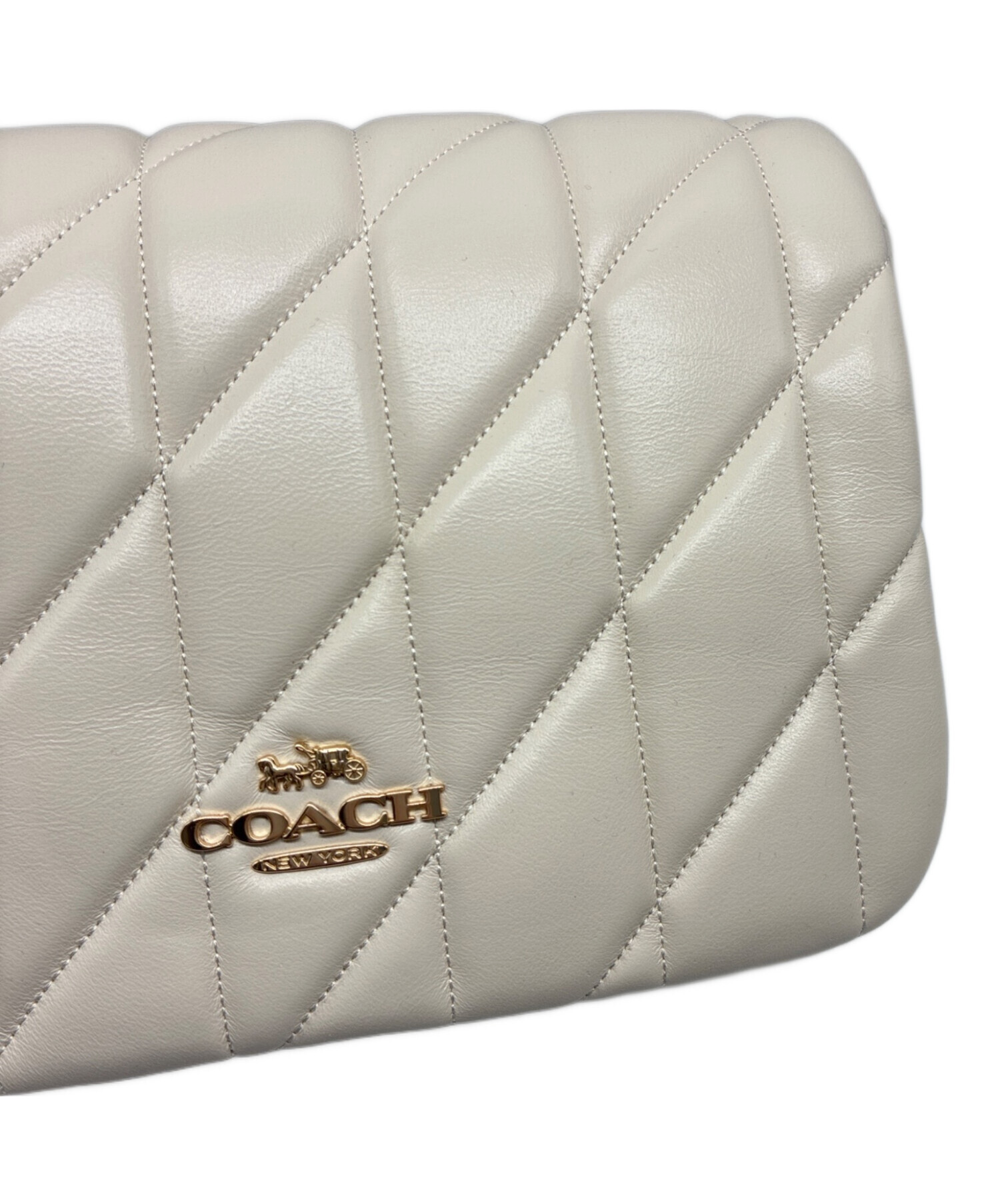 COACH アイボリー キルティング ショルダーバッグ【美品】 中古・古着通販】COACH (コーチ) クイン バッグ・キルティング