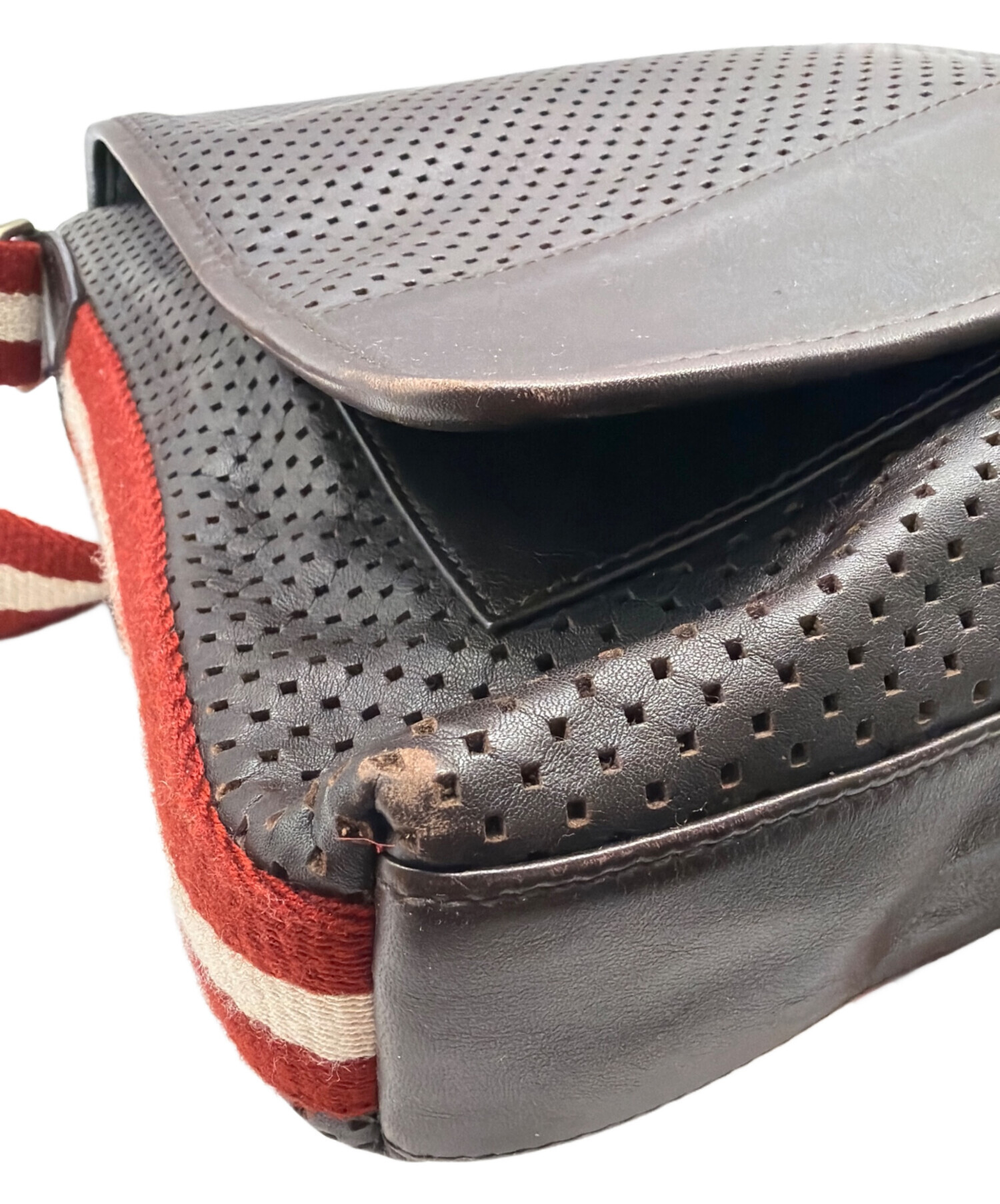 BALLY パンチング レザー ショルダーバッグ ブラウン 中古・古着通販】BALLY (バリー) パンチングレザーショルダーバッグ