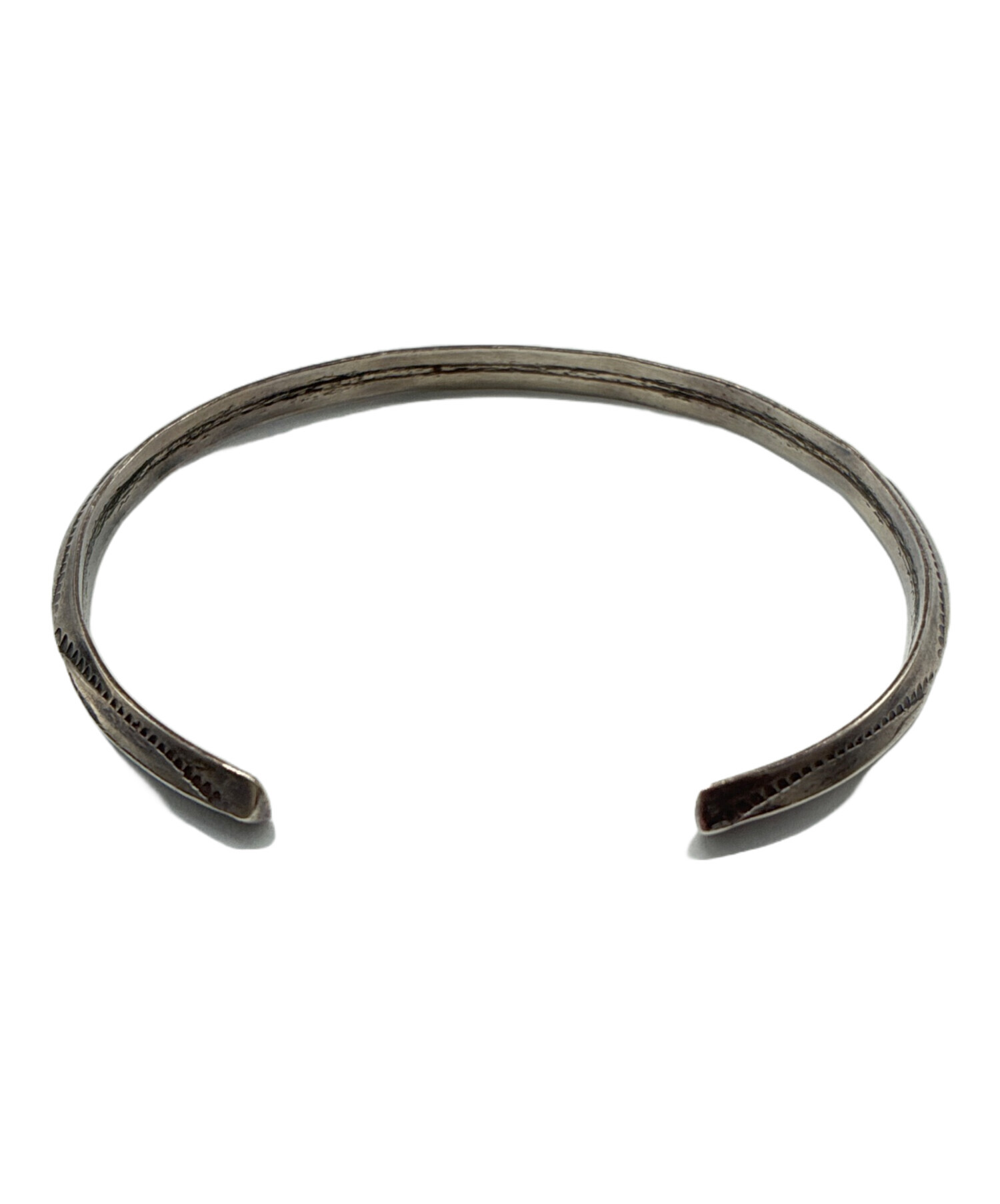 ナバホ シルバーバングル sterling tahe スターリングタホ40.8g 中古・古着通販】sterling tahe (スターリングタホ) シルバーバングル