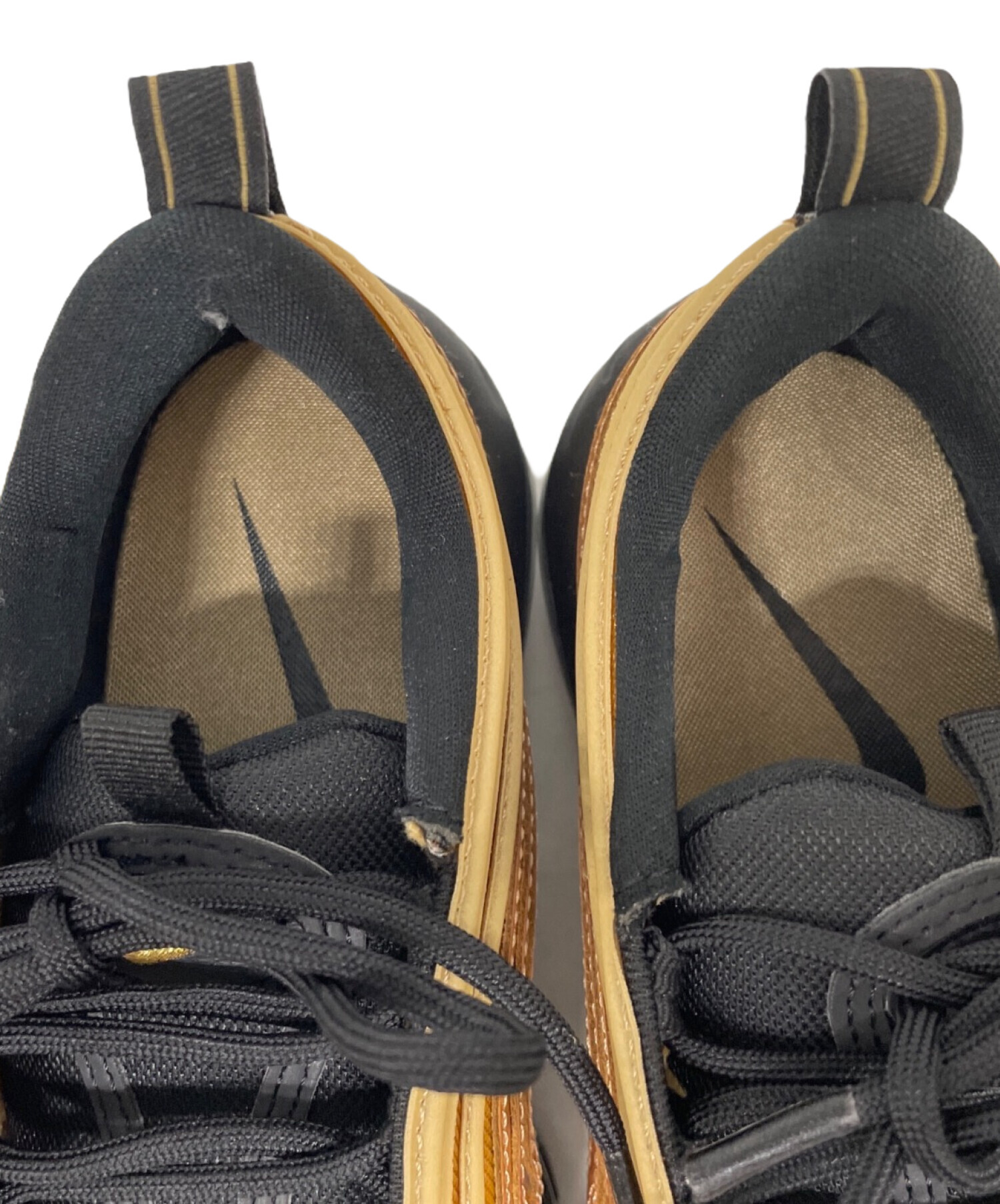 V591B ナイキ スニーカー 24.5cm ゴールド 中古・古着通販】NIKE (ナイキ) スニーカー ゴールド×ブラック サイズ