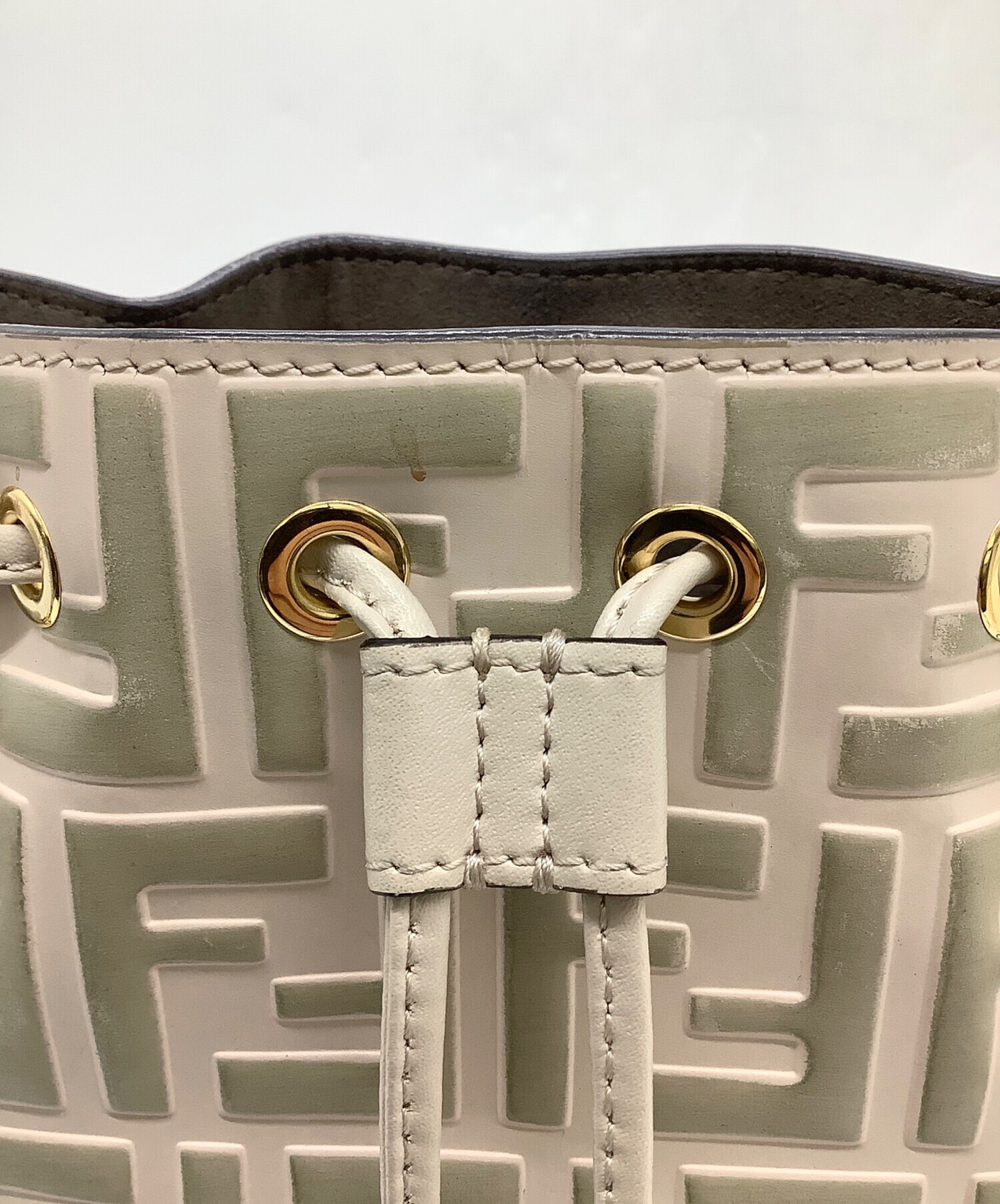 FENDI フェンディ ショルダーバッグ  白 【古着】【中古】【送料無料】 中古・古着通販】FENDI (フェンディ) 巾着ショルダーバッグ ホワイト