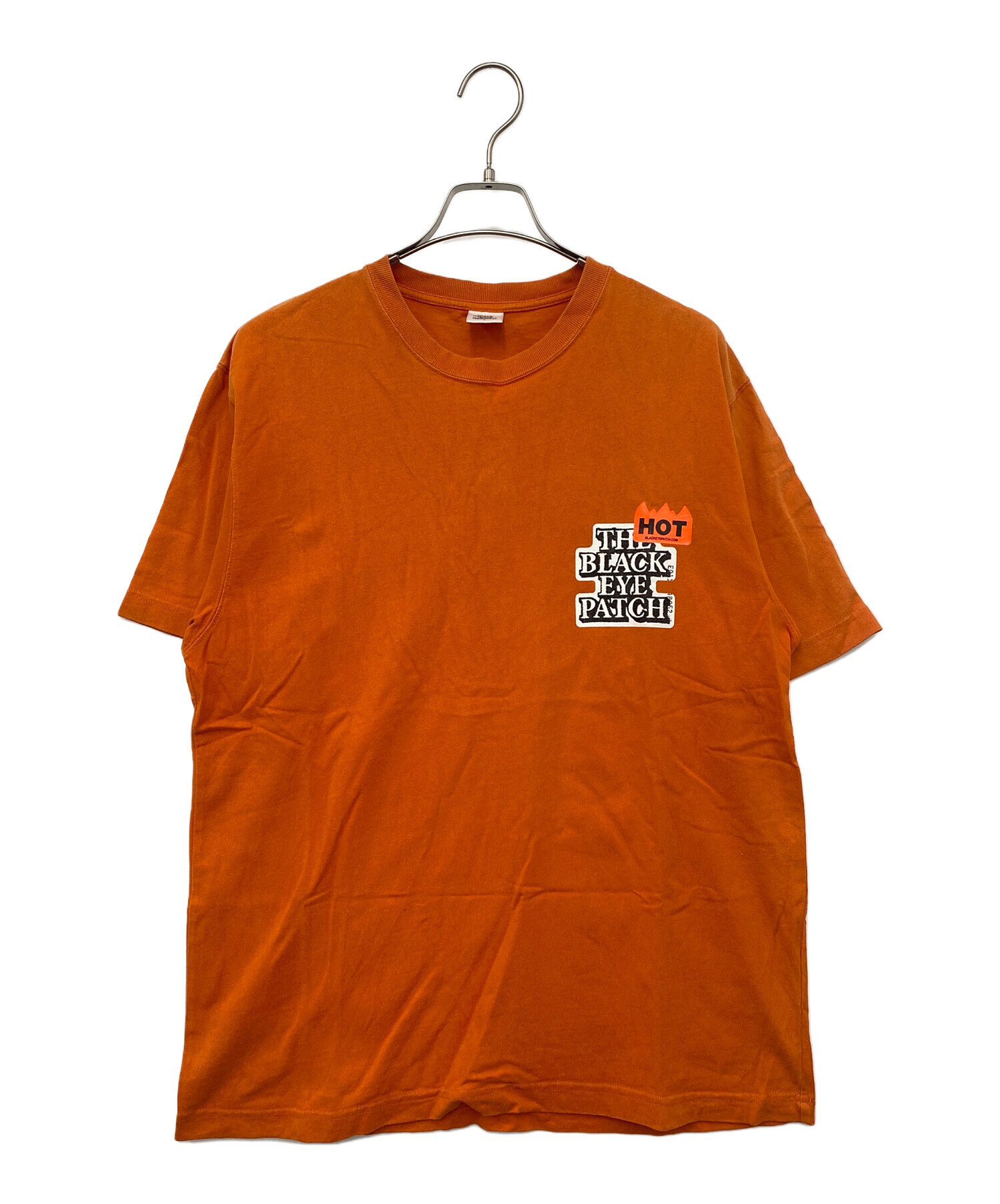 BLACK EYE PATCH / LABEL TEE / オレンジ 中古・古着通販】THE BLACK EYE PATCH (ブラックアイパッチ) プリントT