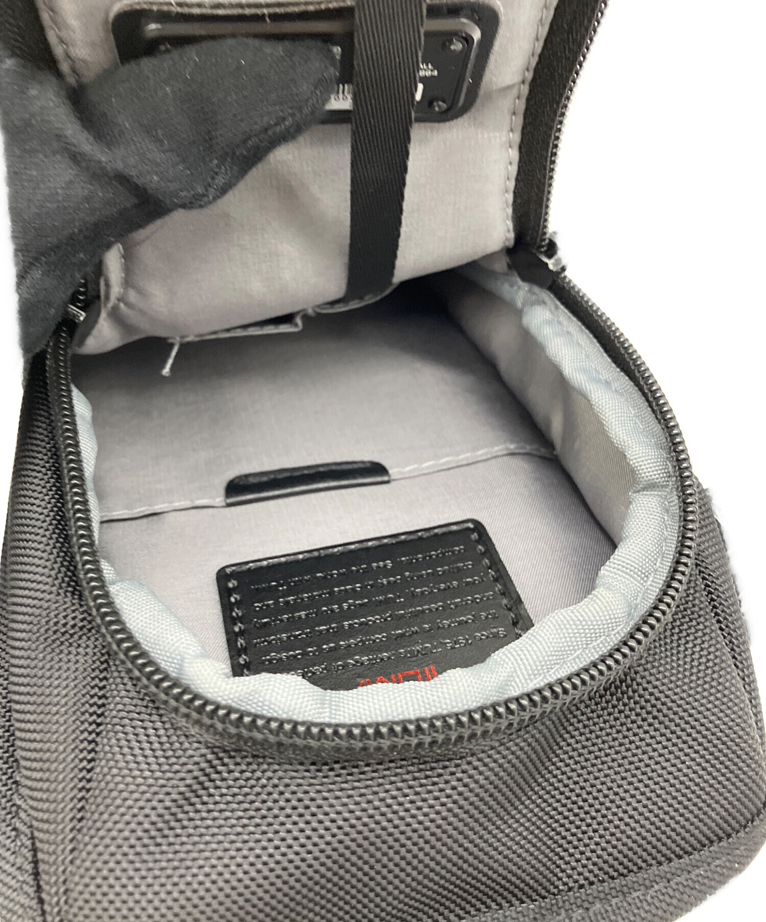 中古・古着通販】TUMI (トゥミ) コンパクトスリングボディバッグ