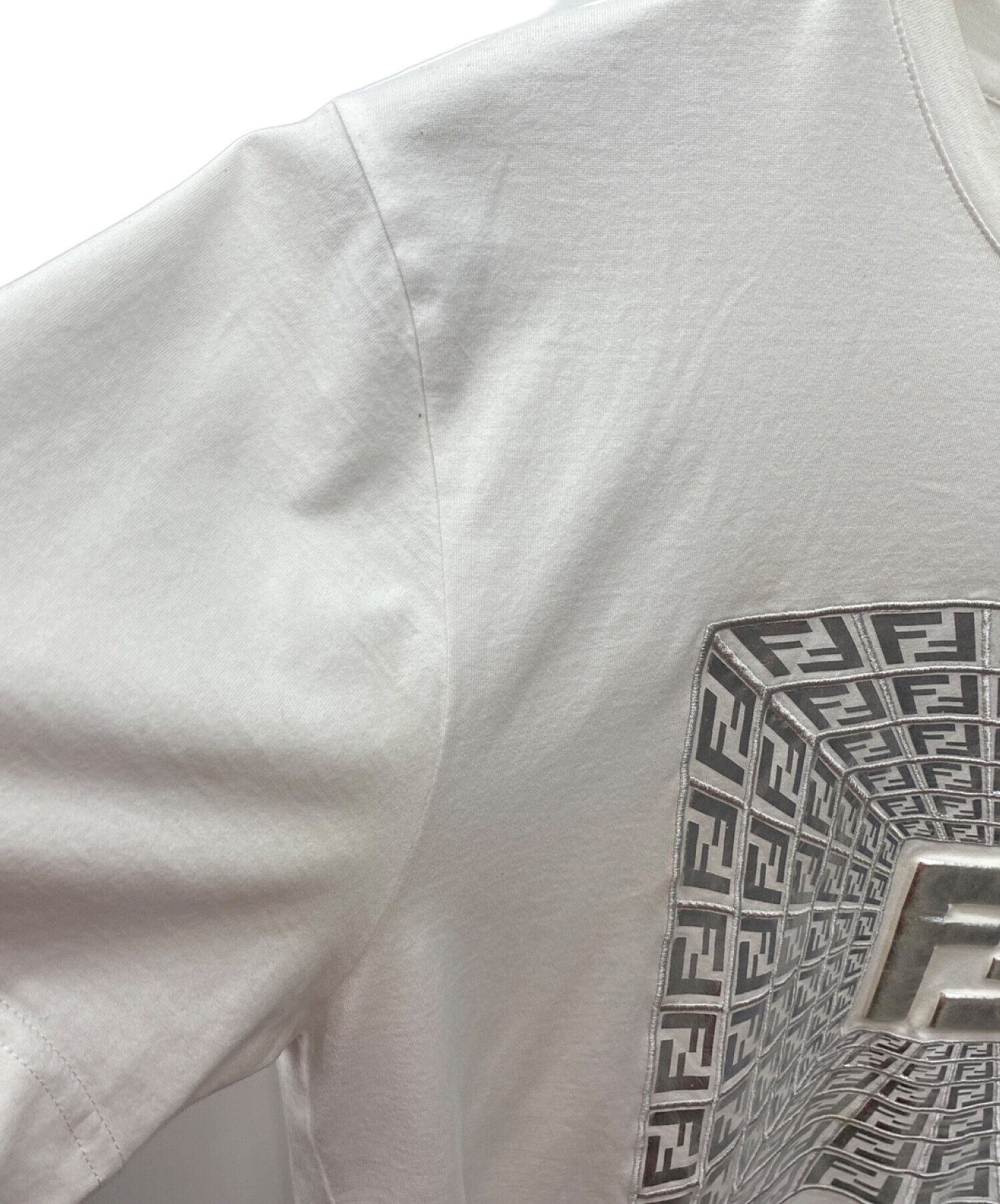 FENDI 半袖Tシャツ ホワイト FENDI（フェンディ） メンズ Tシャツ 半袖 ロゴ ワンポイント クルー