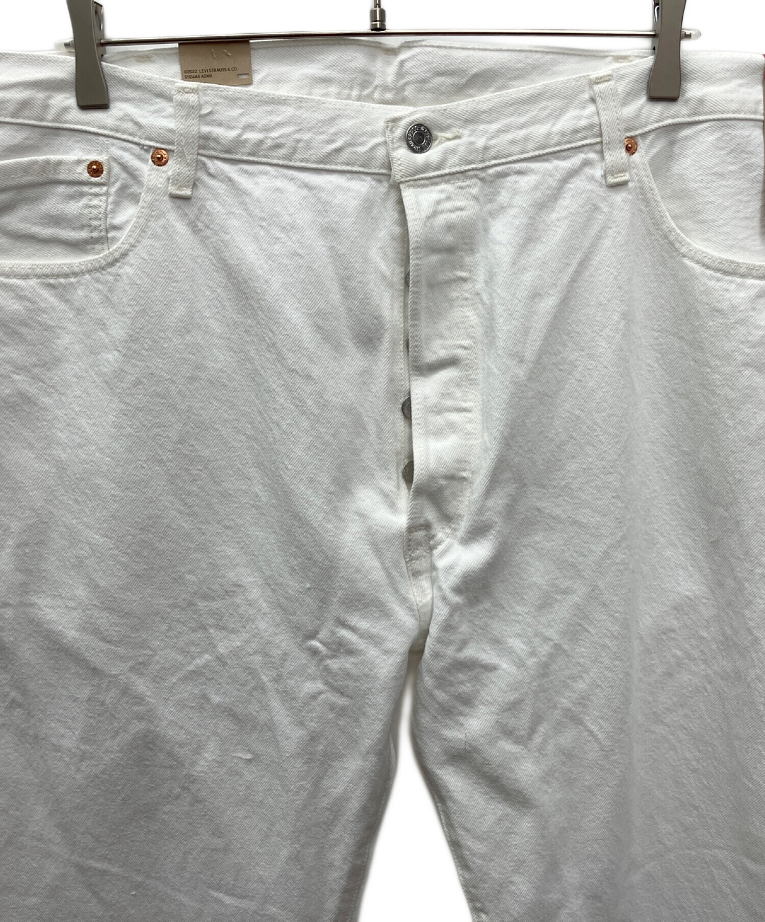中古・古着通販】LEVI'S (リーバイス) ホワイトデニムパンツ ホワイト 中古・古着通販】LEVI'S (リーバイス) ホワイトデニムパンツ ホワイト