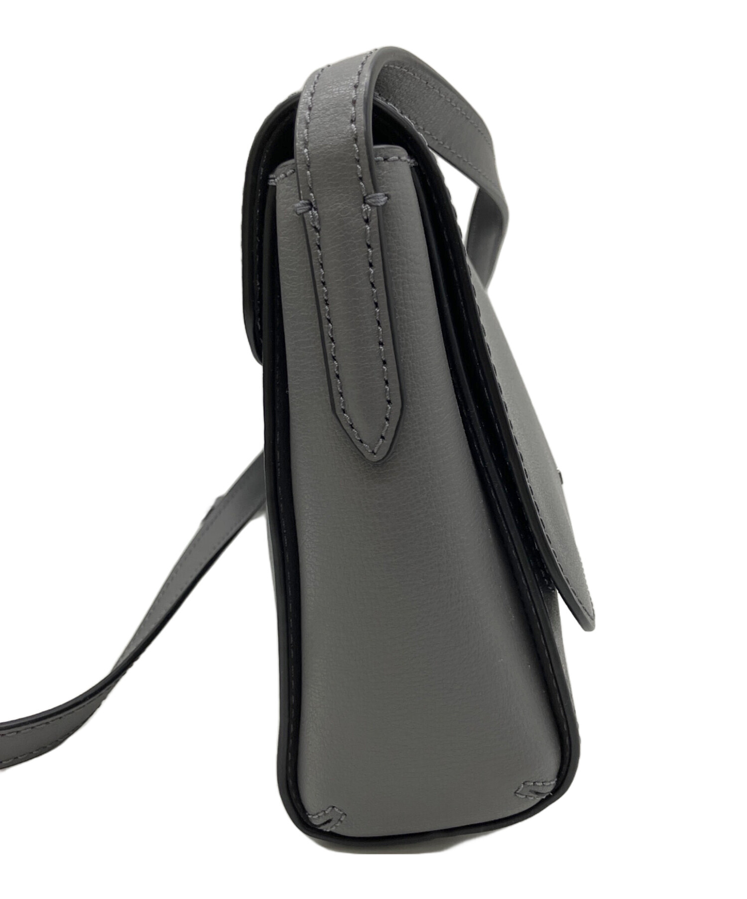 MARC JACOBS グレー ショルダーバッグ 中古・古着通販】MARC JACOBS (マークジェイコブス) ショルダーバッグ