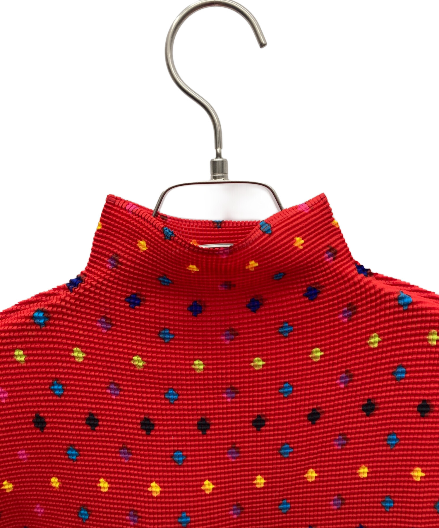 me ISSEY MIYAKE ワッフルプリーツ　カットソー　赤　フリーサイズ 中古・古着通販】me ISSEY MIYAKE (ミーイッセイ ミヤケ) ワッフル
