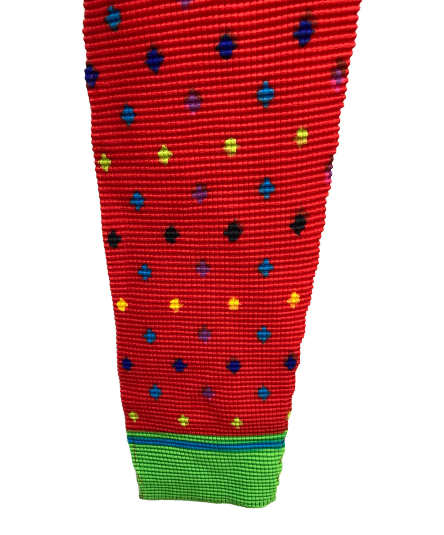 me ISSEY MIYAKE ワッフルプリーツ　カットソー　赤　フリーサイズ 中古・古着通販】me ISSEY MIYAKE (ミーイッセイ ミヤケ) ワッフル